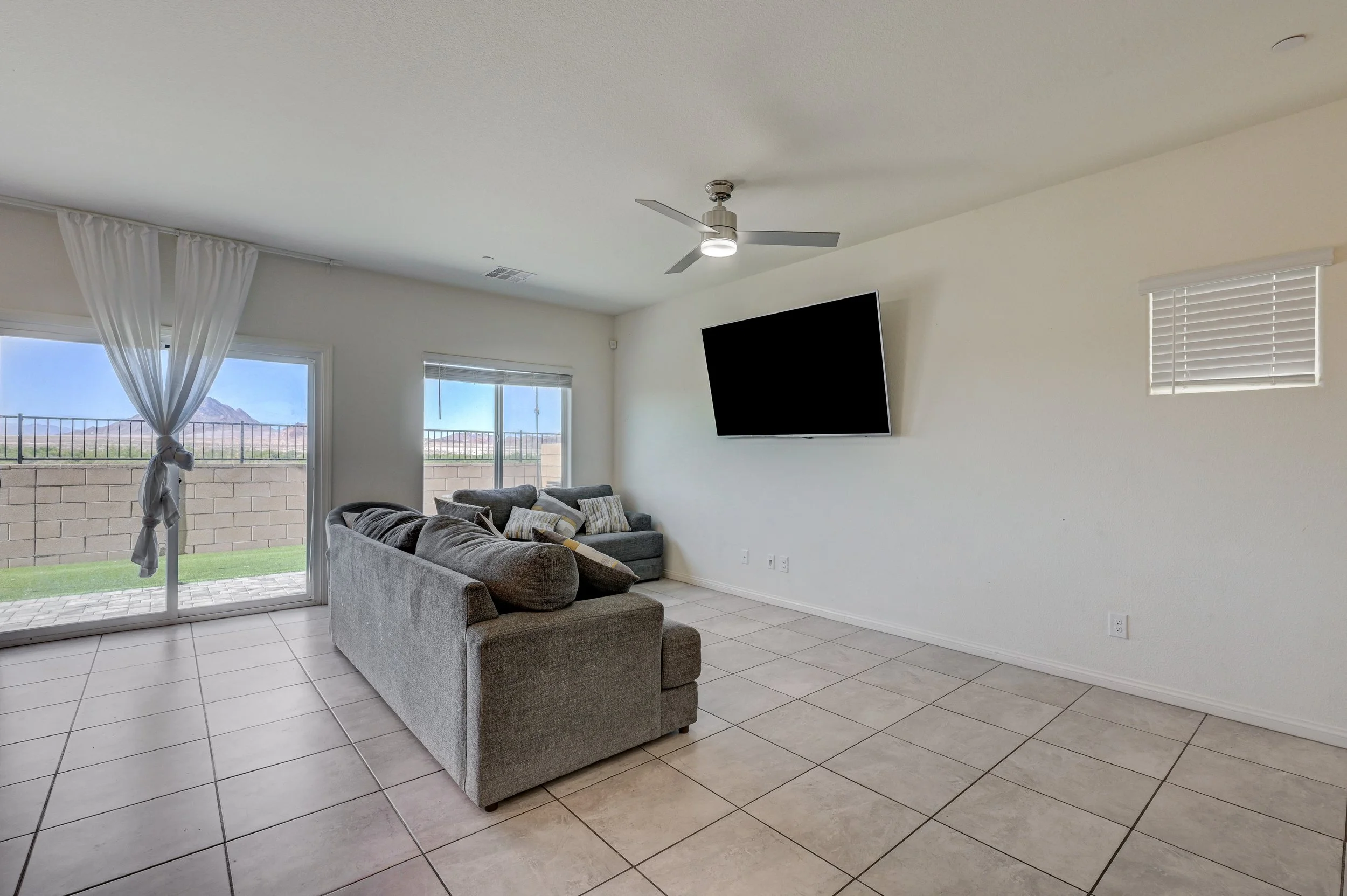 386-Larksong Ave_7.jpg