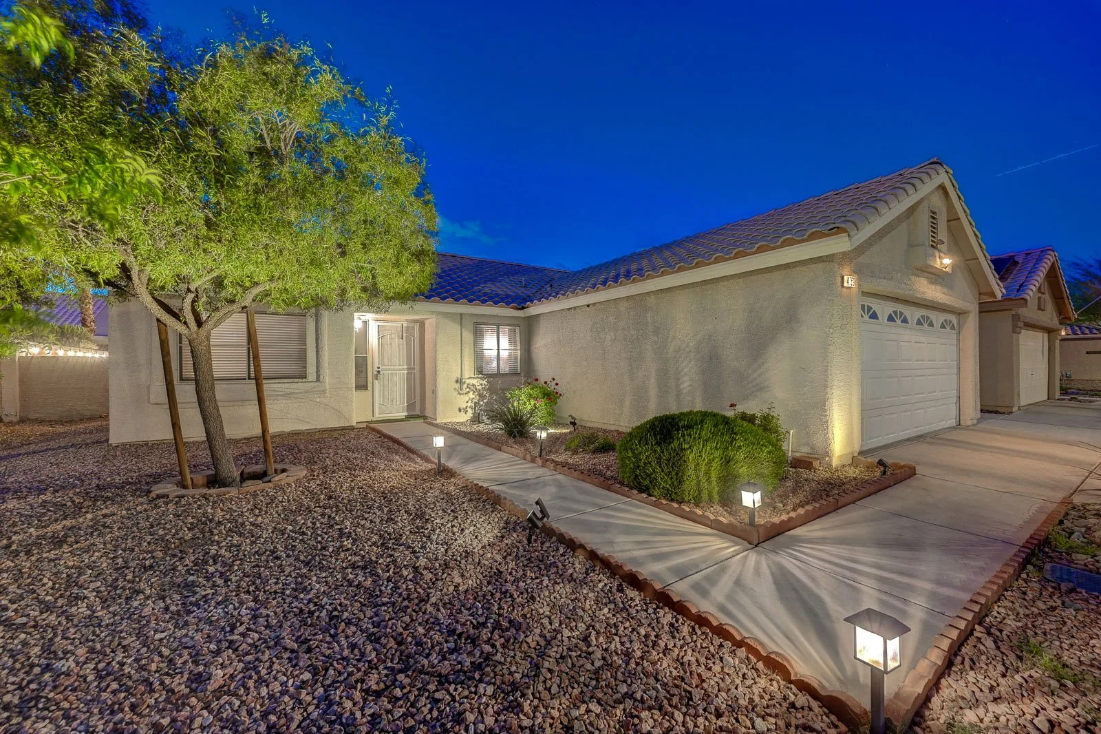 4769 Califa Dr-twilight-11.jpg