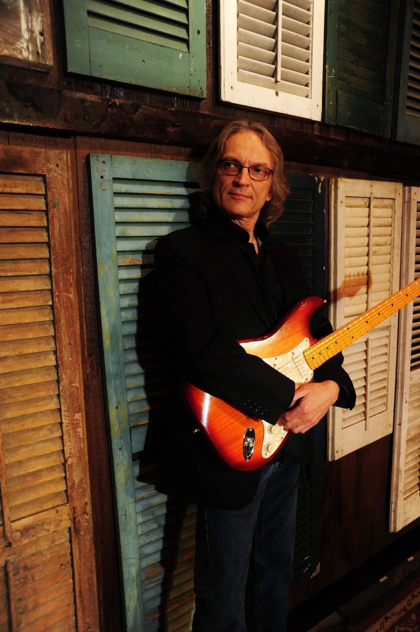Sonny Landreth is a true master of the guitar, whose sound blends blues, roots and pure innovation in every note he plays. With a career spanning decades and a reputation as one of the most distinctive guitarists in the world, his live shows are as s