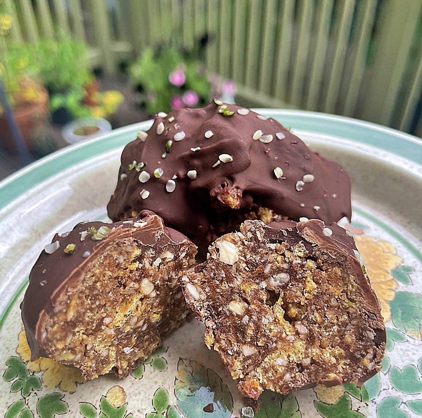 Chocolate Date and Cornflake Bites