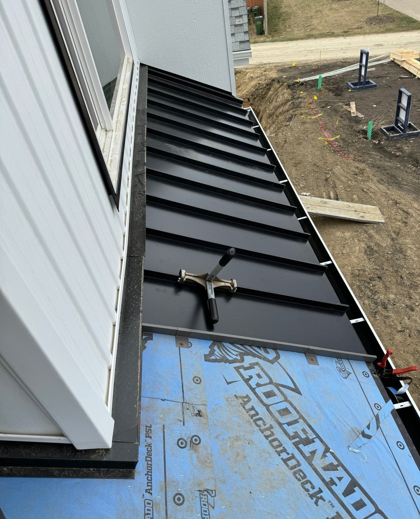 Why we LOVE metal panels:⁠
⁠
✅ More durable⁠
✅ Energy efficient⁠
✅ Sustainable⁠
⁠
Want to know if metal panels are right for you? 2 The Top founder, Brandon will walk you through the process, answer all your questions, and help you choose what roofin