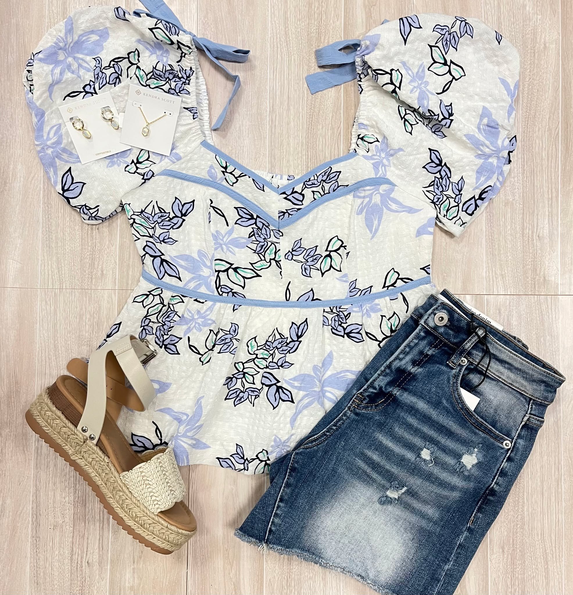 It's giving cottage core but kind of Y2K! 

This flattering peplum esque, puffy sleeve blouse is great on any body type! 

Pair it with some denim shorts or even wear it to the office! 

#y2k #boutique #boutiquefashion #SpringFashion 🌸 #TrendyLooks 