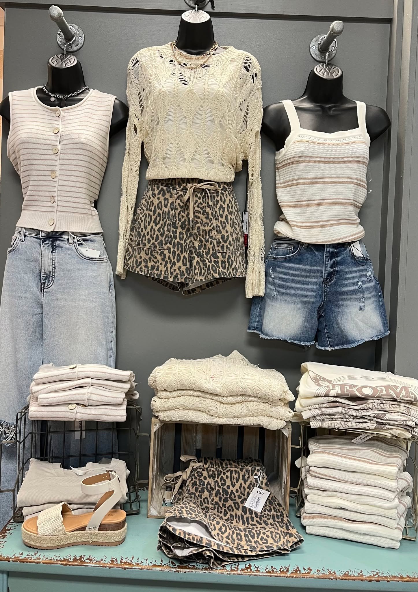 Neutral doesn't mean boring! 

#nuetrals #boutique #ootd #styling #stripes #classic #springfashion #cottagecore #chic #chicoutfits #outfitinspo #outfitideas #pinterestinspo #pinterestinspired