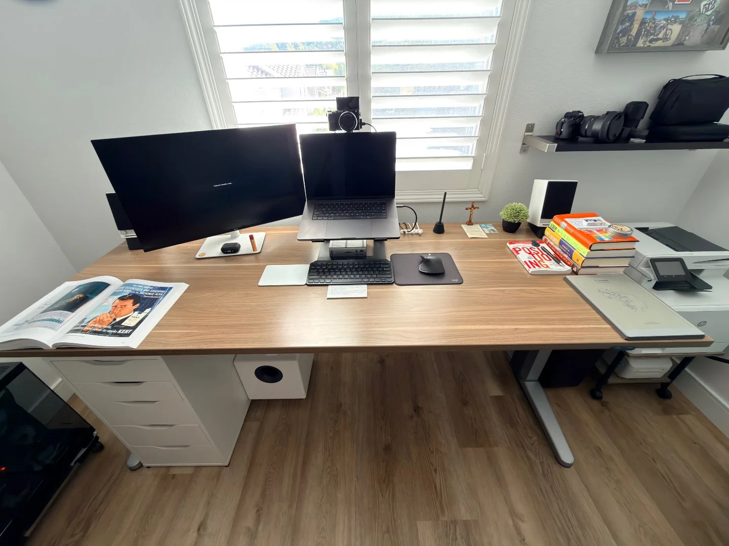 With this new desk set up, I&rsquo;m feeling rather spicy, saucy, excited, whatever you want to call it 😁

This is where the magic (copywriting) happens.

I&rsquo;ve finally moved into a bigger home and have the space to have an office that doubles 