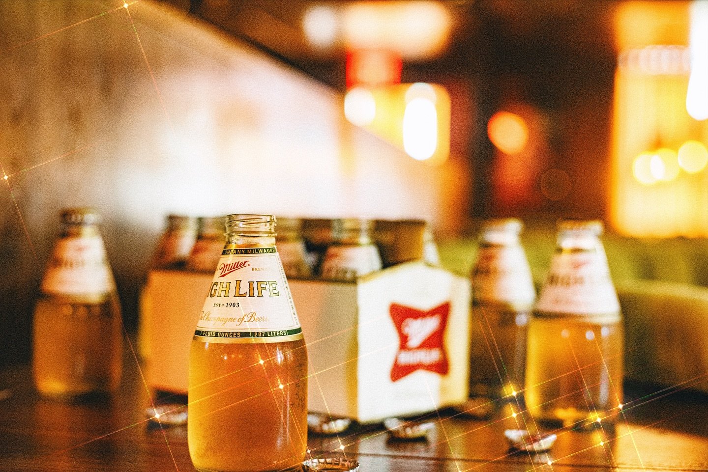 ✨Brunch &lsquo;til 4, and after 5 we party. BOGO burgers, $1 Pony&rsquo;s all Sunday night. 🍺 🍔