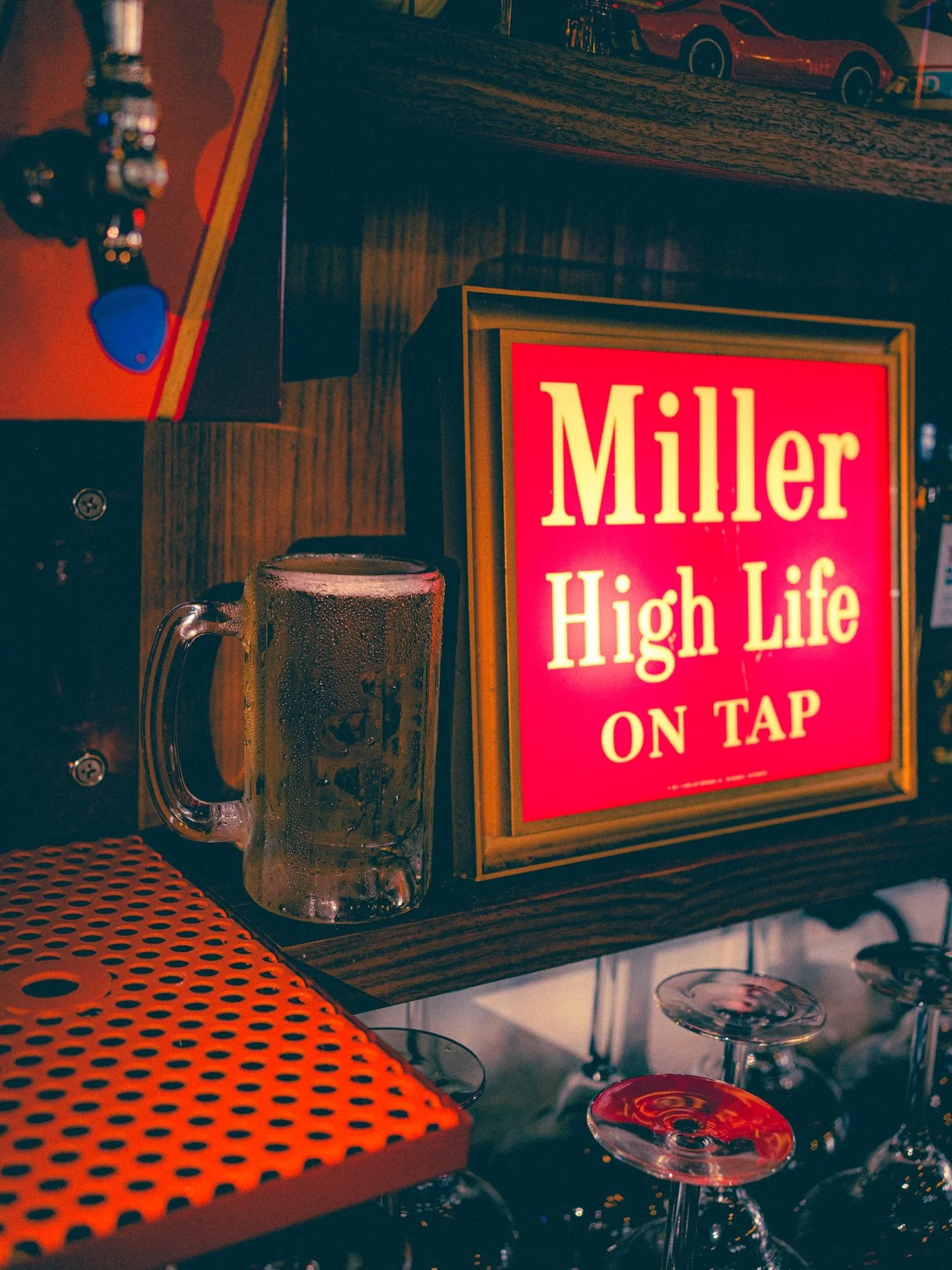 ✨🍺Tuesdays are the best days. $3 Draft High Life at Busty&rsquo;s. 🍺✨
