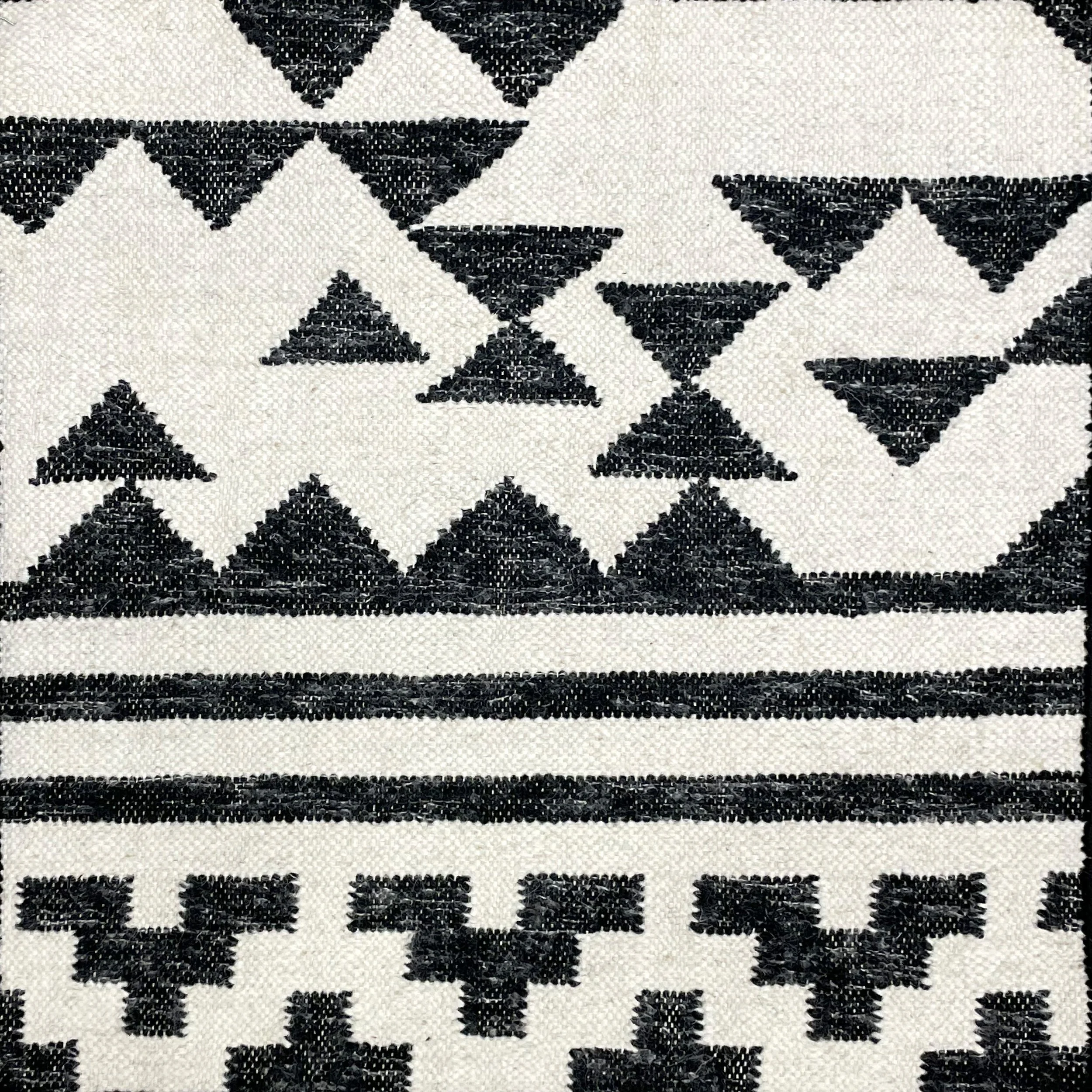 NEGRA-01 B.jpg