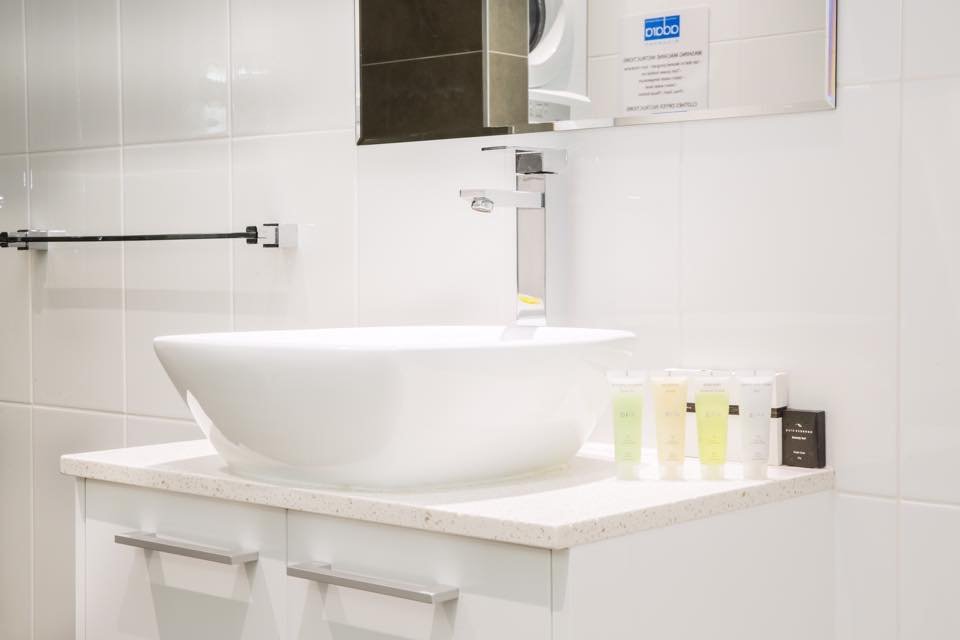 adara-richmond-studio-bathroom.jpeg
