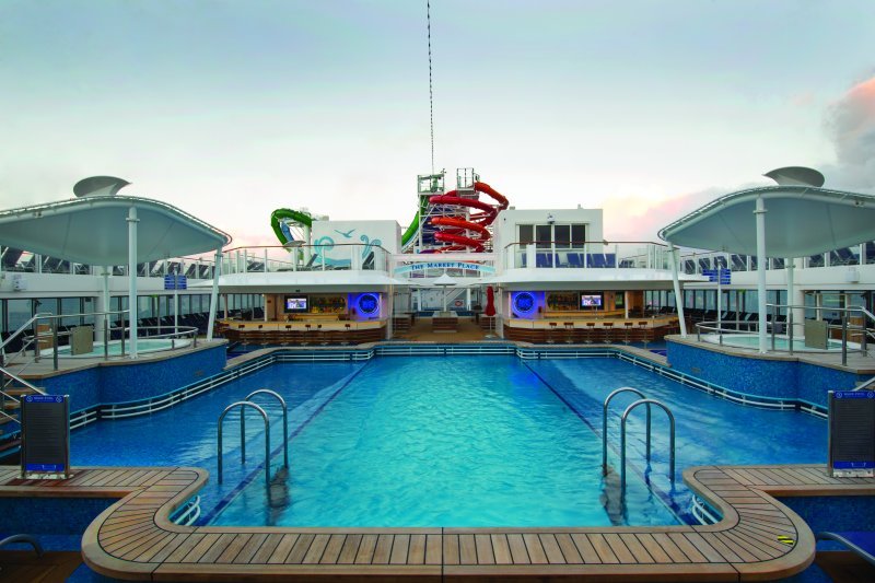 ncl_Gtwy_Waves_Pool_Bar.jpeg