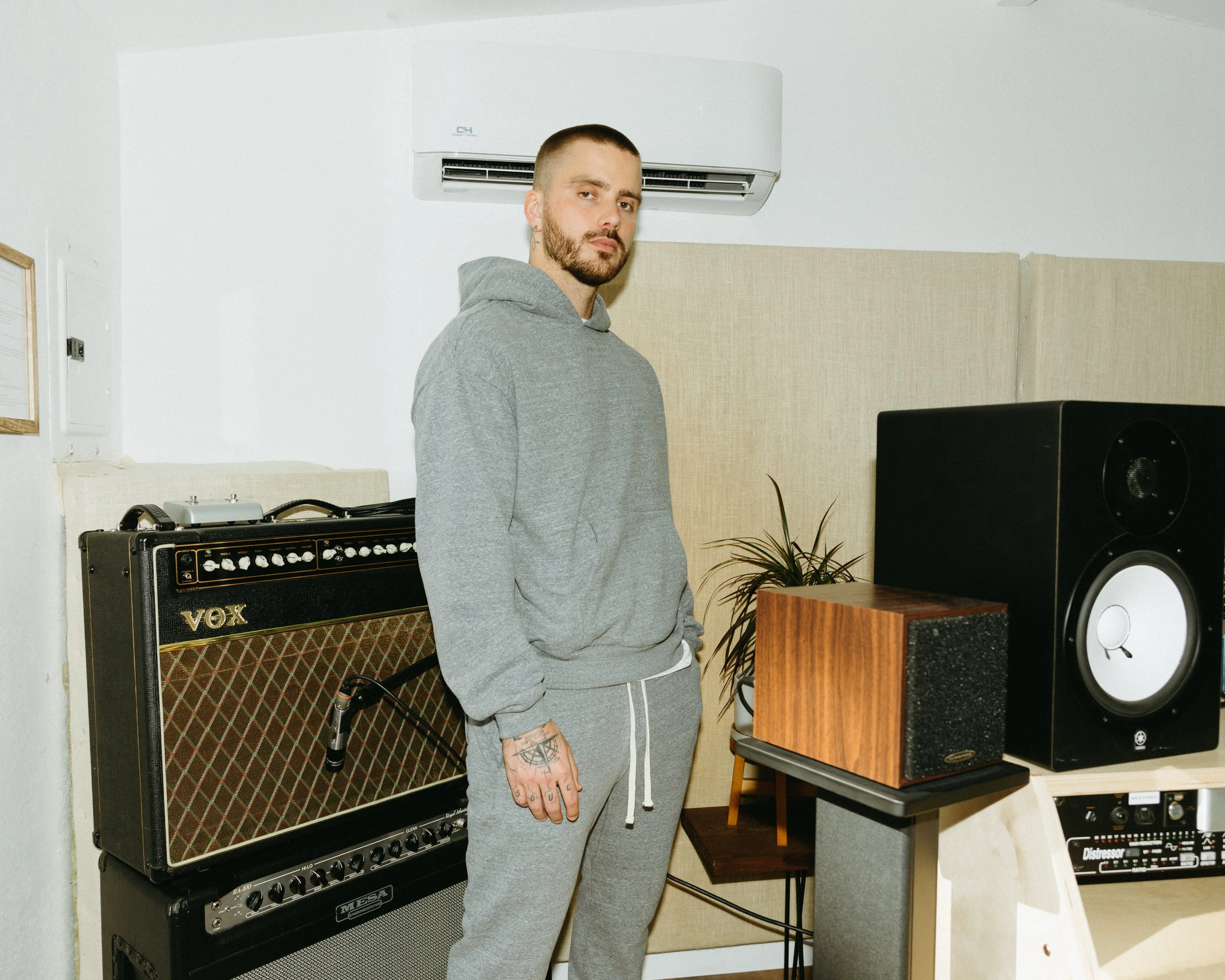 UNIFORM-LA Half Zip-2.jpg