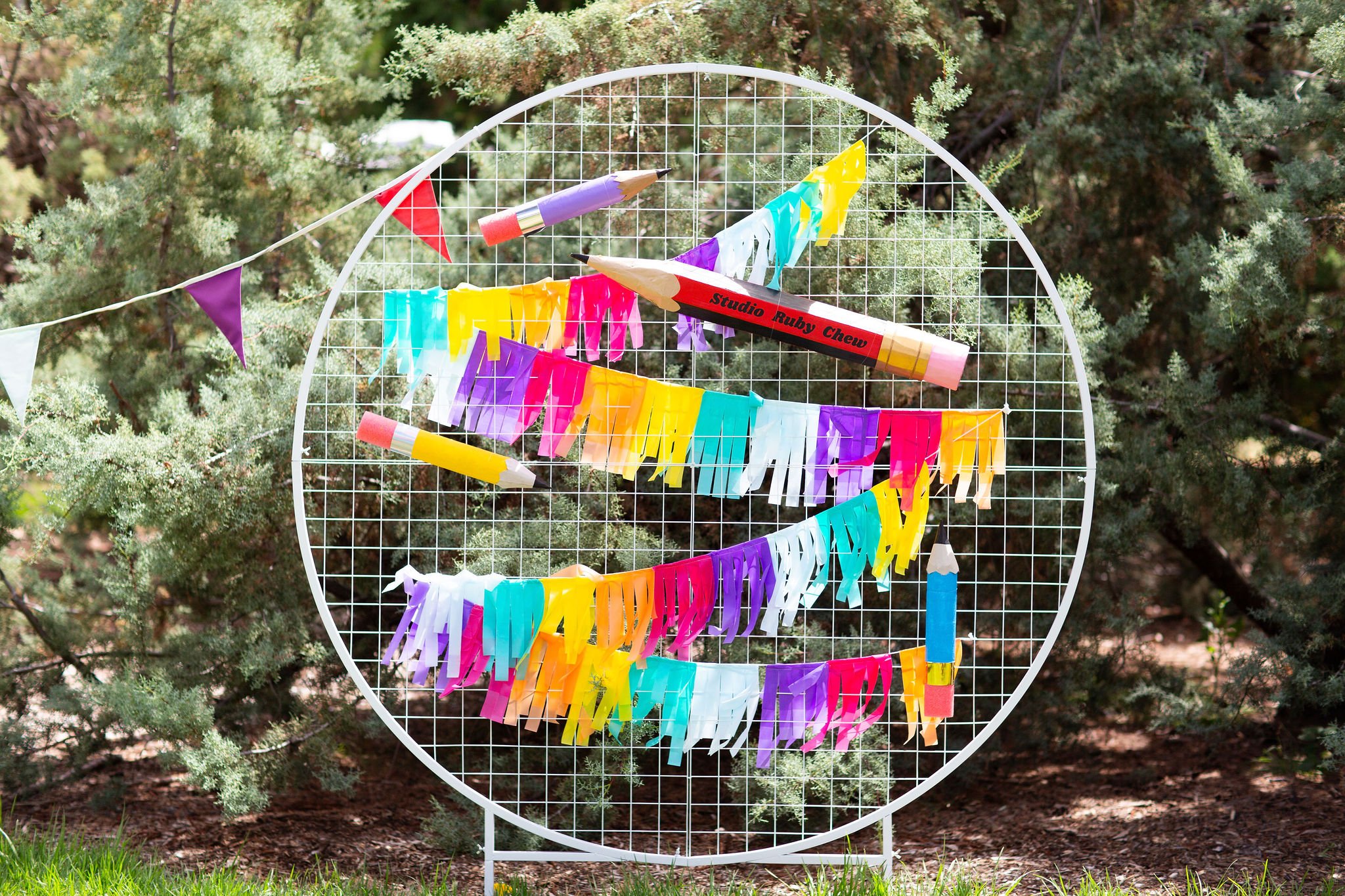 Elle DS Womad254_SRC Round Mesh Backdrop with Plastic Garlands 3.jpg