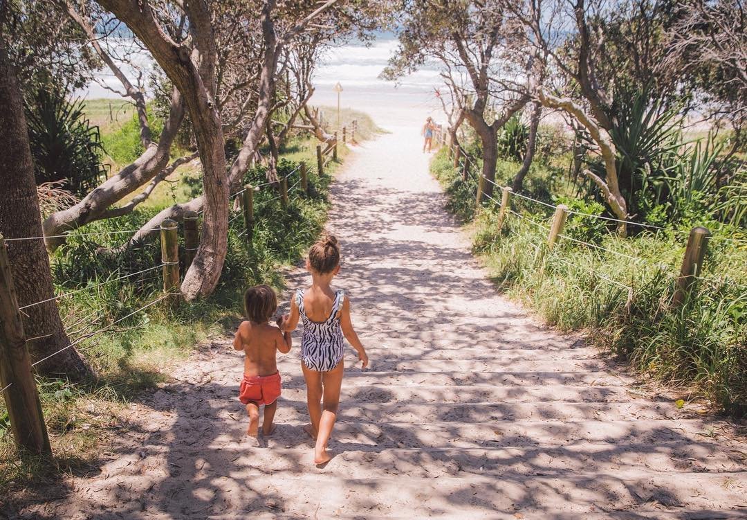 { b e a c h 🌻 b a b e s } love these guys!#DobsonFamily ♡ @timnkris @childrenofthetribe #suffolk #byronbay || #fineart #destination #wedding &amp; #portrait #photographer #fineartweddingphotography #laceandgrain #byronbay #laceandgrainphotography @l