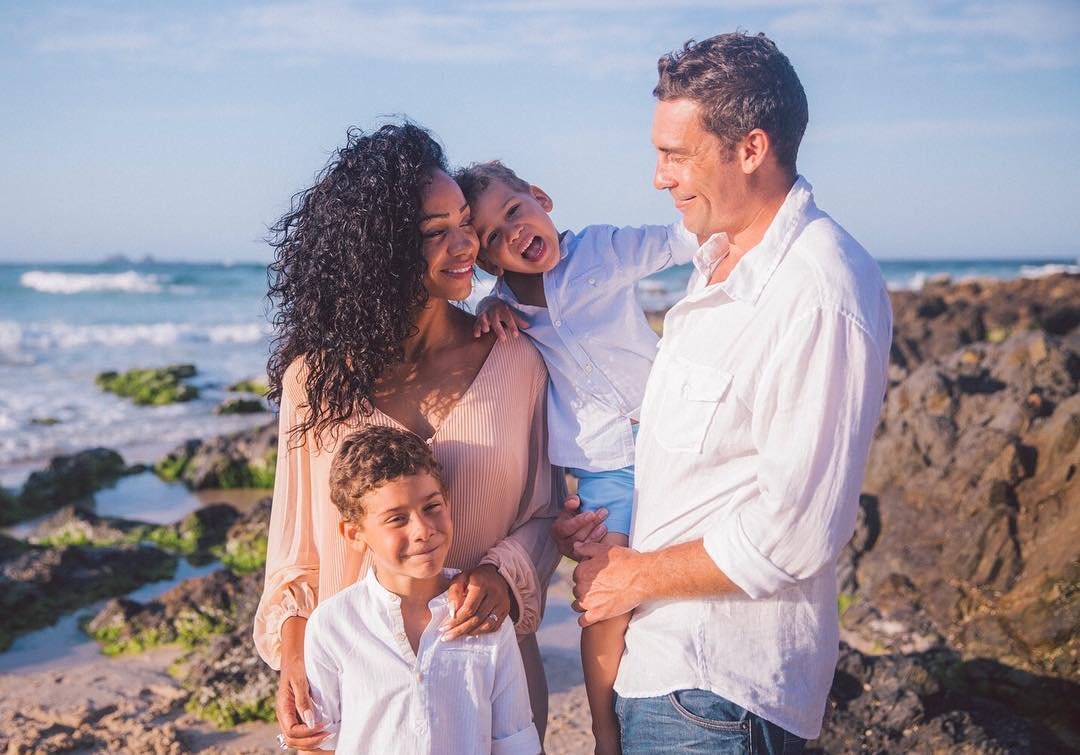 { f a m i l y ~ g l o w } 🌞 I so loved hanging out with this legendary family on my favourite beach #wategos capturing a day in their lives on holidays in Byron Bay away from their snowy Switzerland home. I could go on and on about how much I love t
