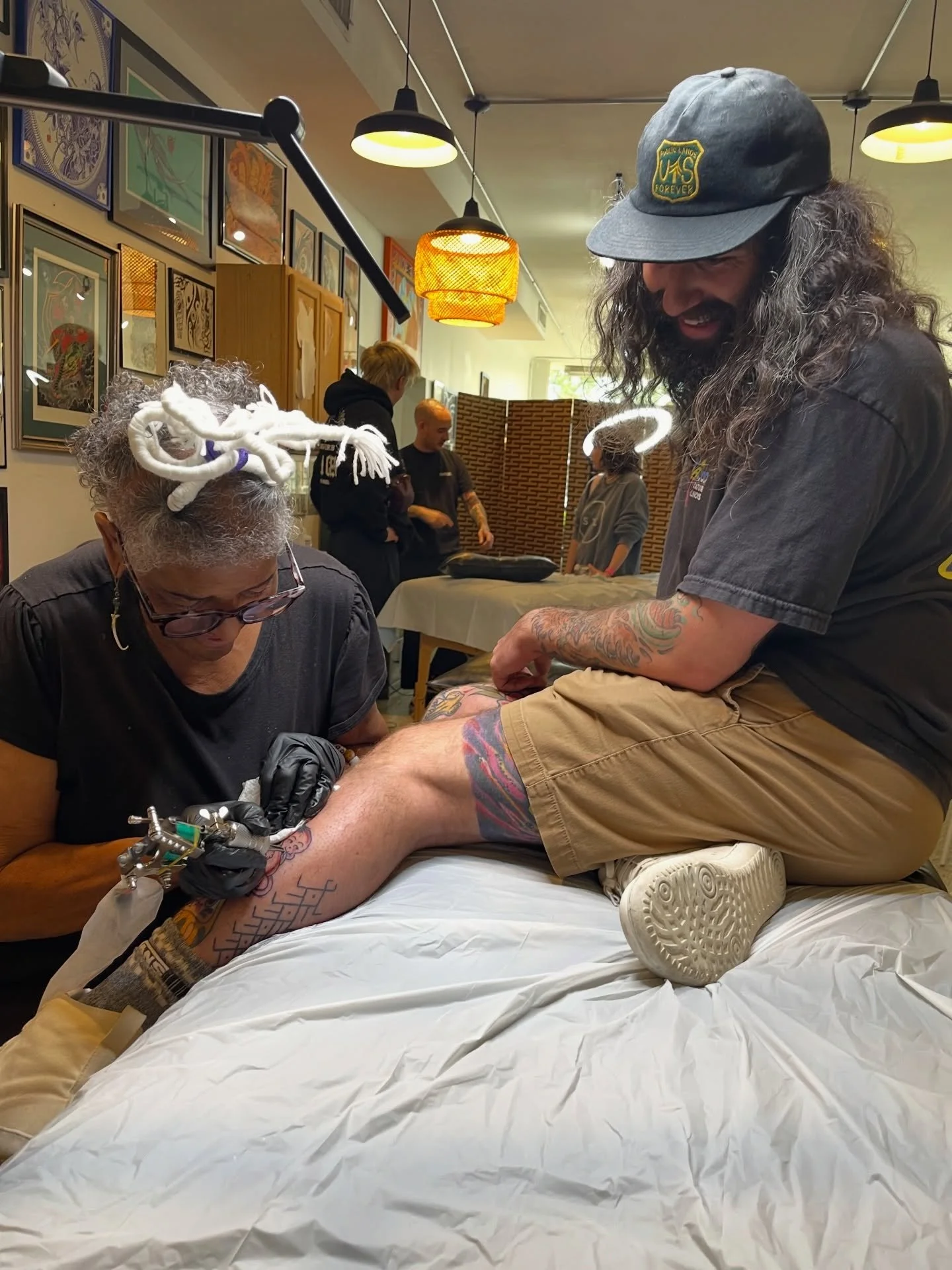 Such an honor to get tattooed by the legend @aartaccenttat2 this week! Thank you Jacci, @annettelarulez, @drdrehey, and @jakeleesonftw for stopping by and hanging with us @oasis_studio_stl this week. An all time tattooing highlight for me for sure. T