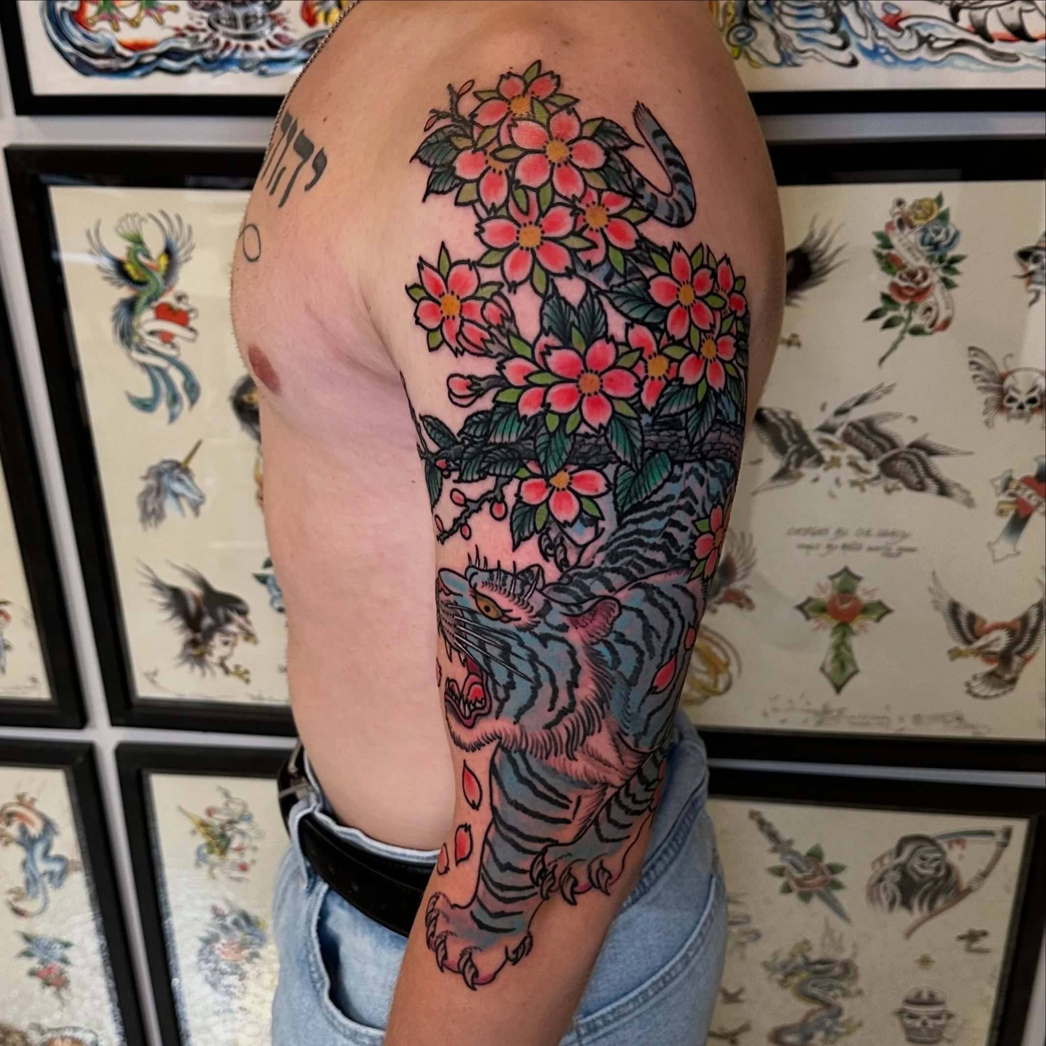 Big one shot cover up for Elvio! Swipe to see original. Got a tattoo for an ex you want covered? I got you.