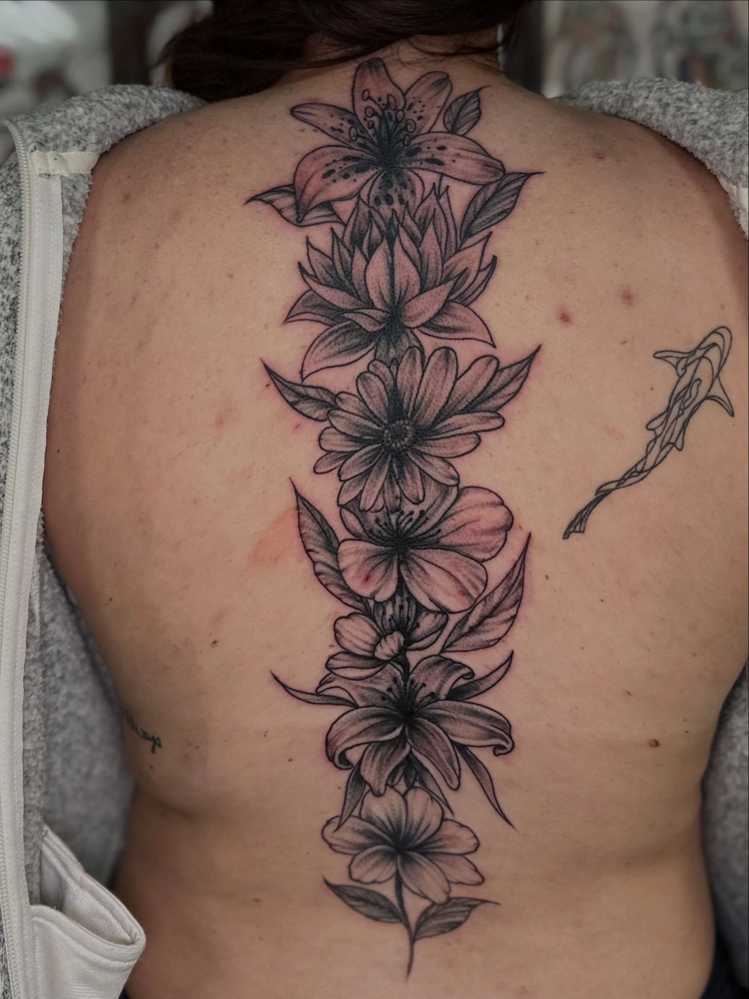 A couple of floral cover ups done @steelandinktattoostudio in the last week or so. I love tattooing flowers and I love doing cover ups.