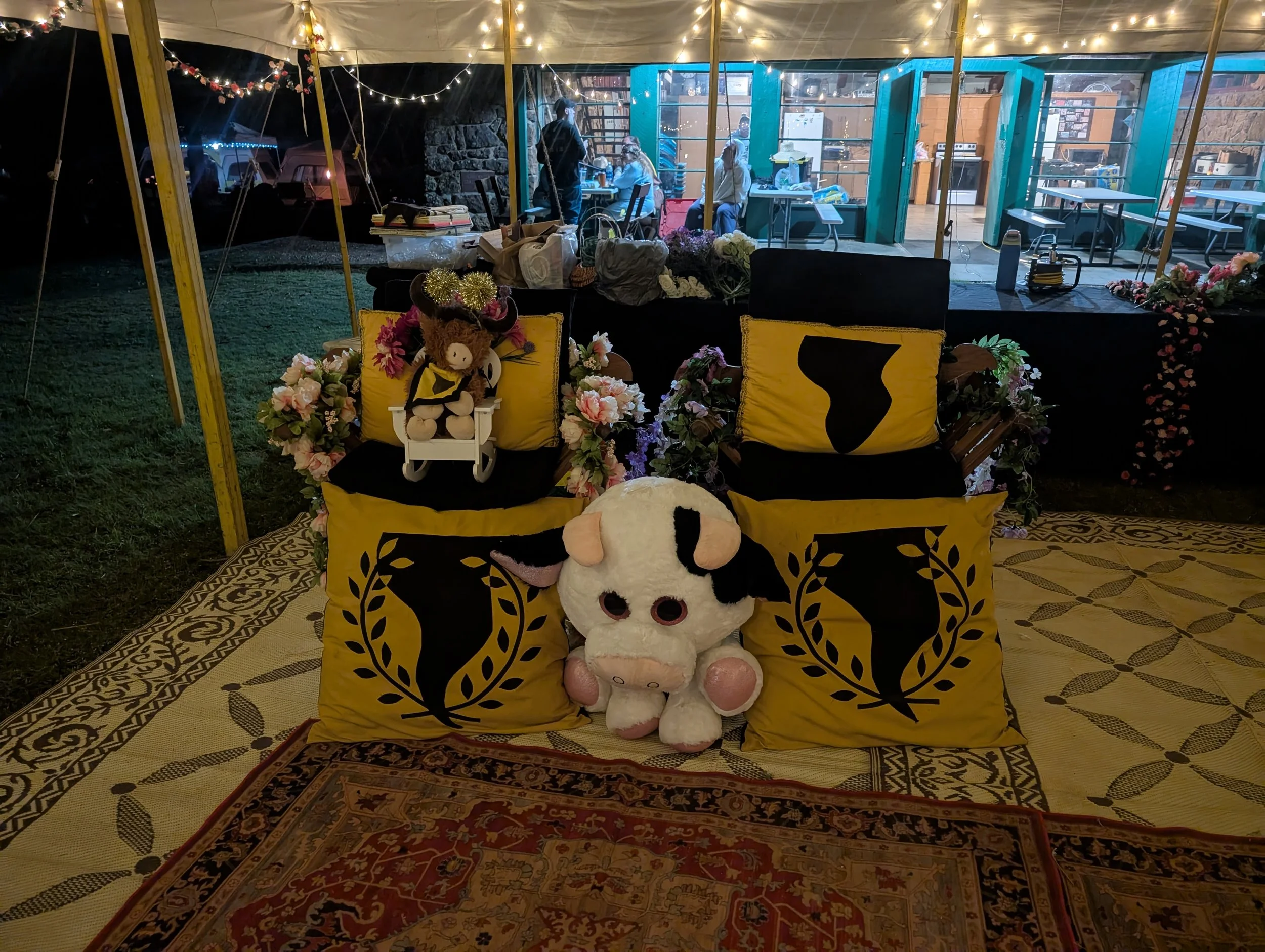 Baronial thrones night