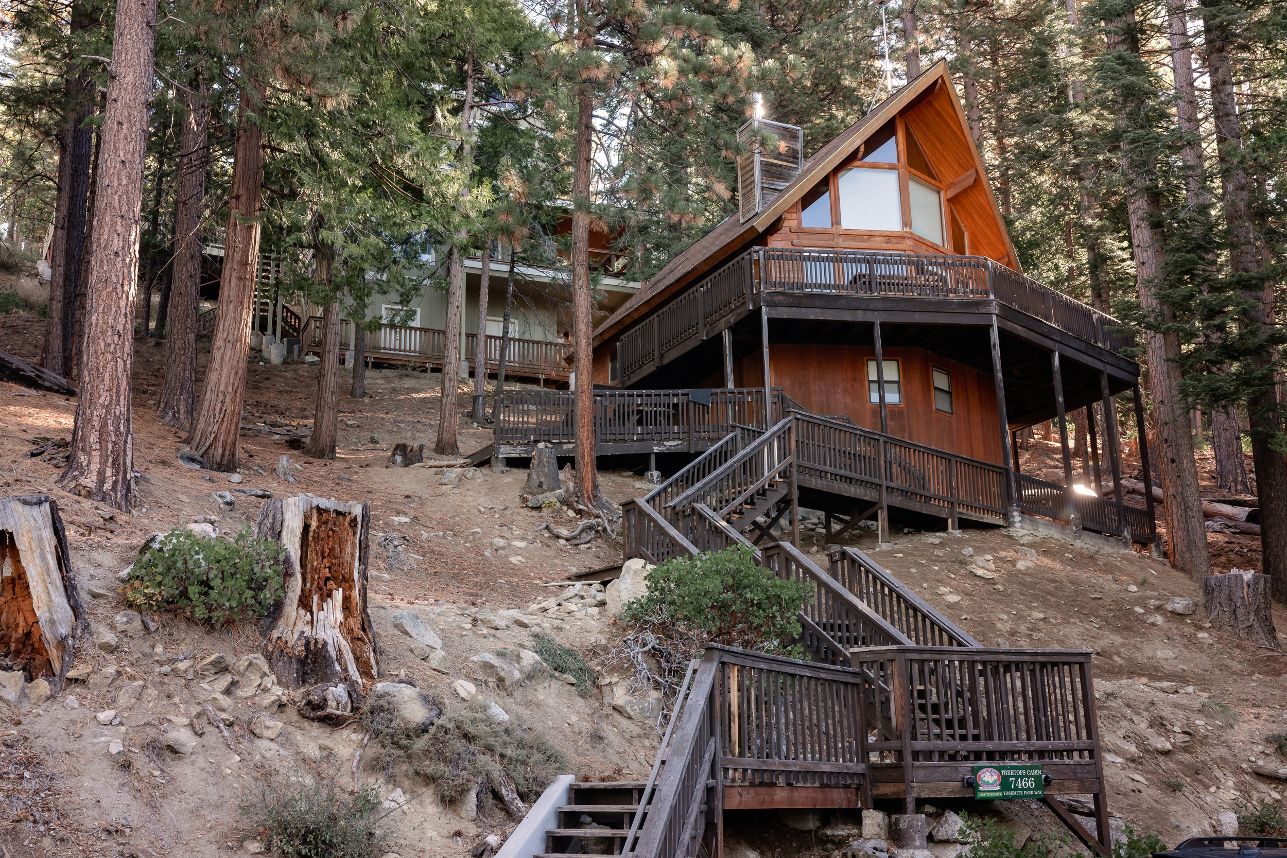 Rustic 2 story cabin in Yosemite