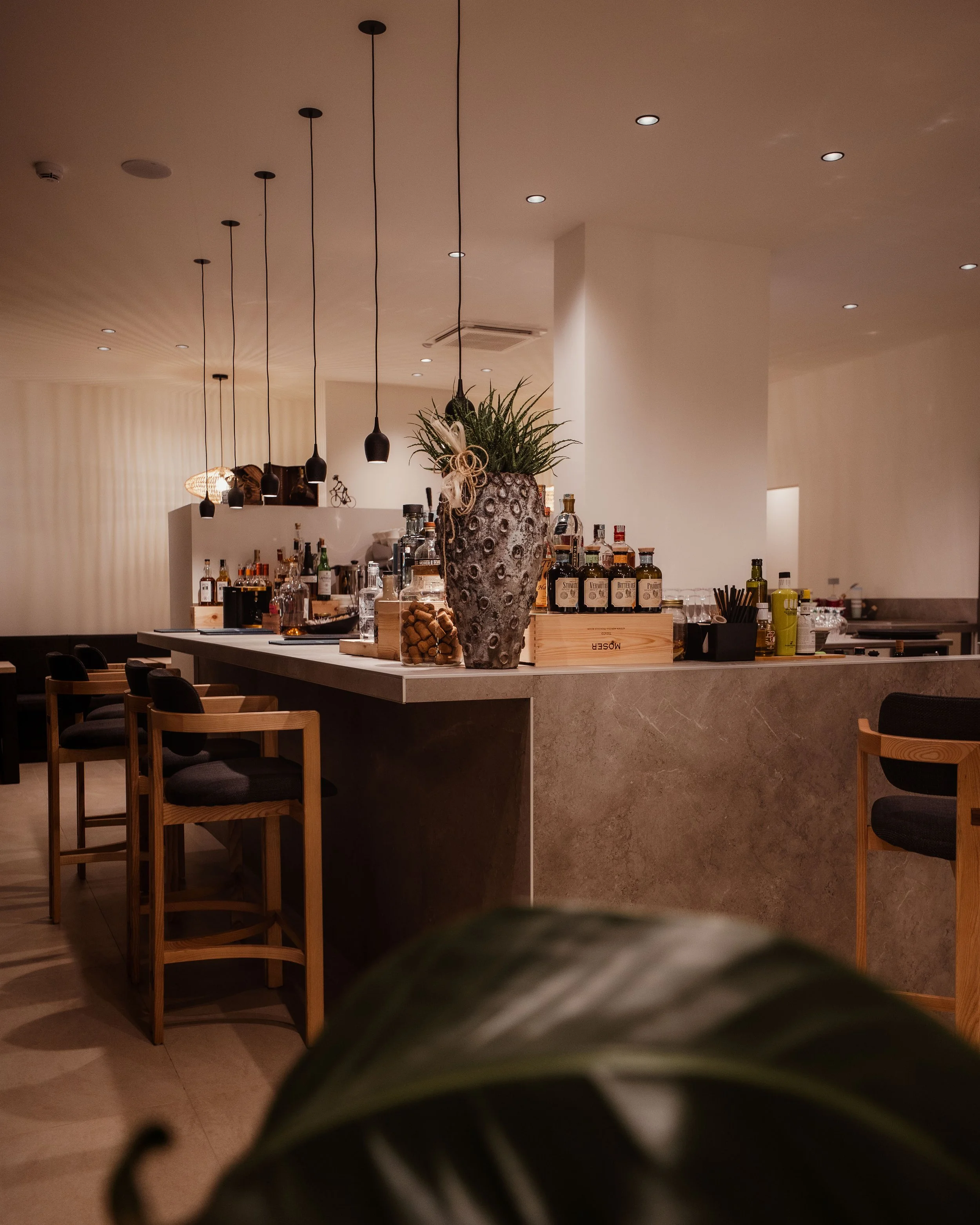 gardea-soulfamily-resort-abendessen-bar-atmosphaere-torbole-gardasee.jpg