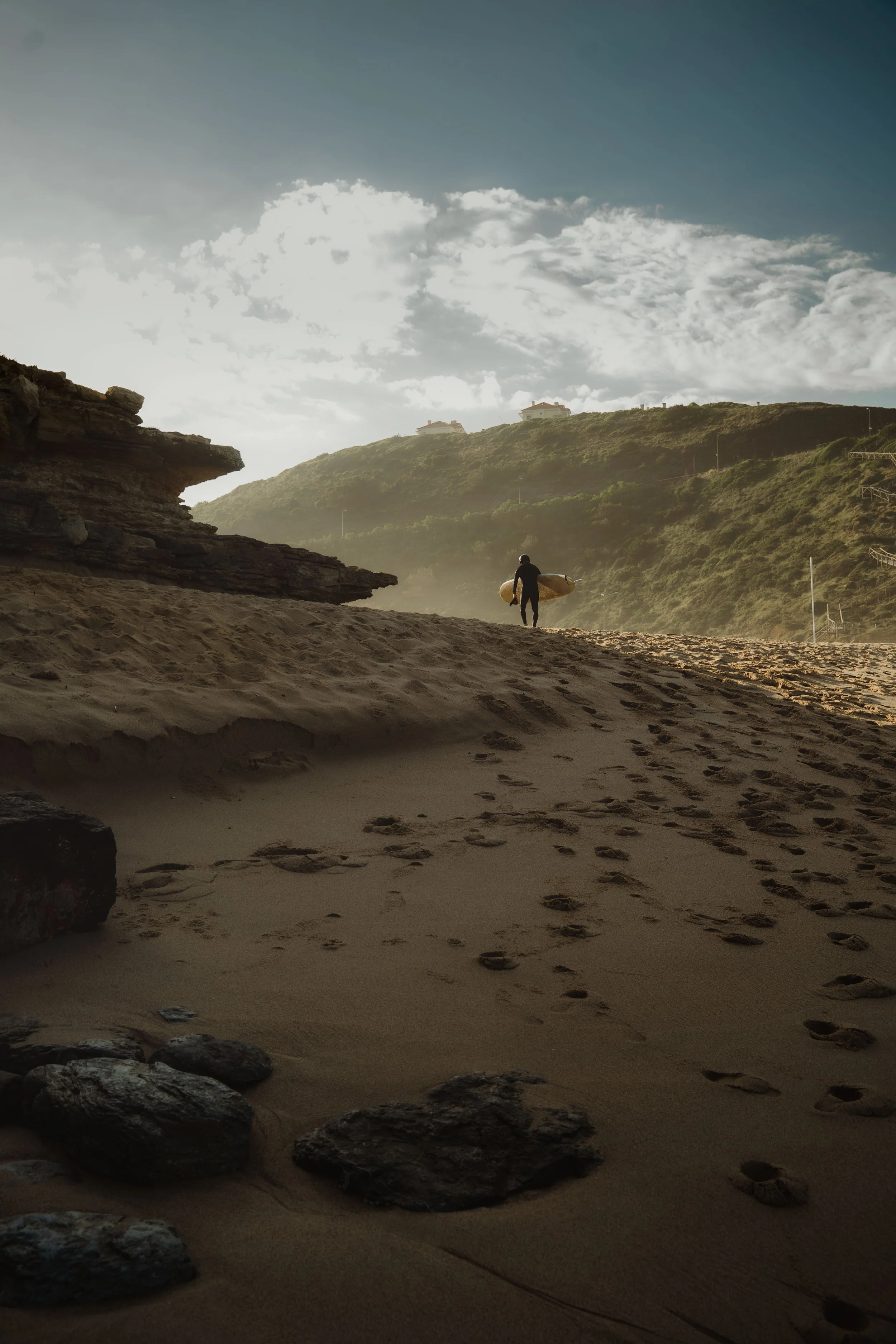 coastal-path-surfer-minimal-ribeira-dilhas.jpg