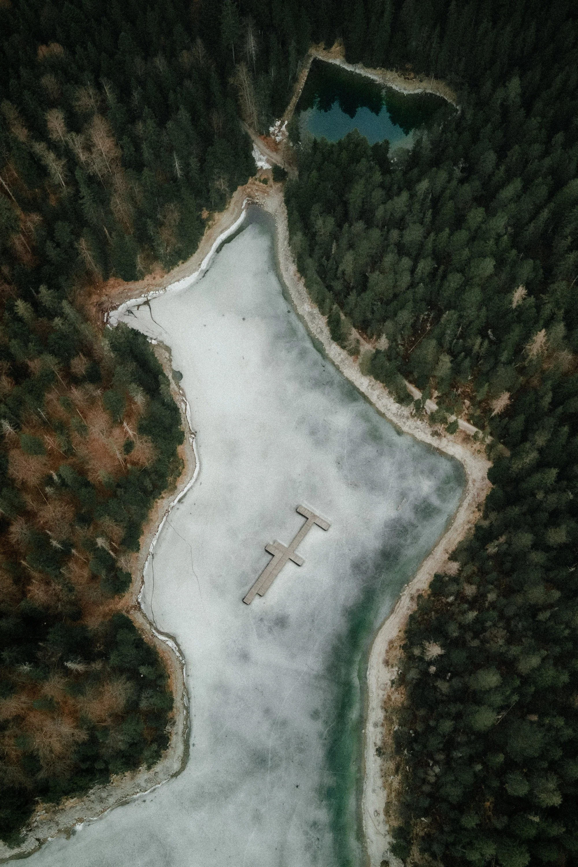 frozen-eibsee-lake.jpg