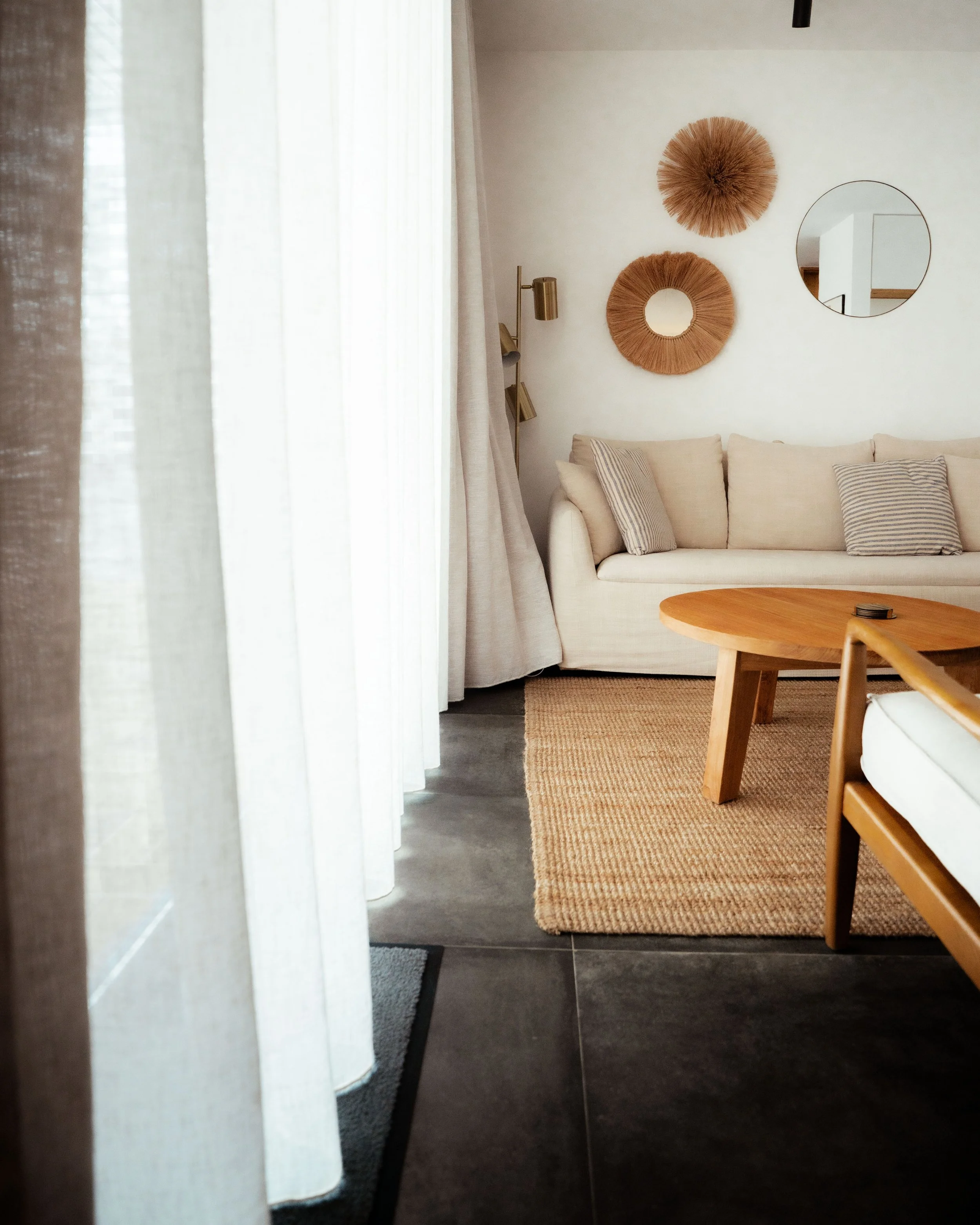 portugal-ericeira-prime-wohnzimmer-mit-vorhaengen.jpg