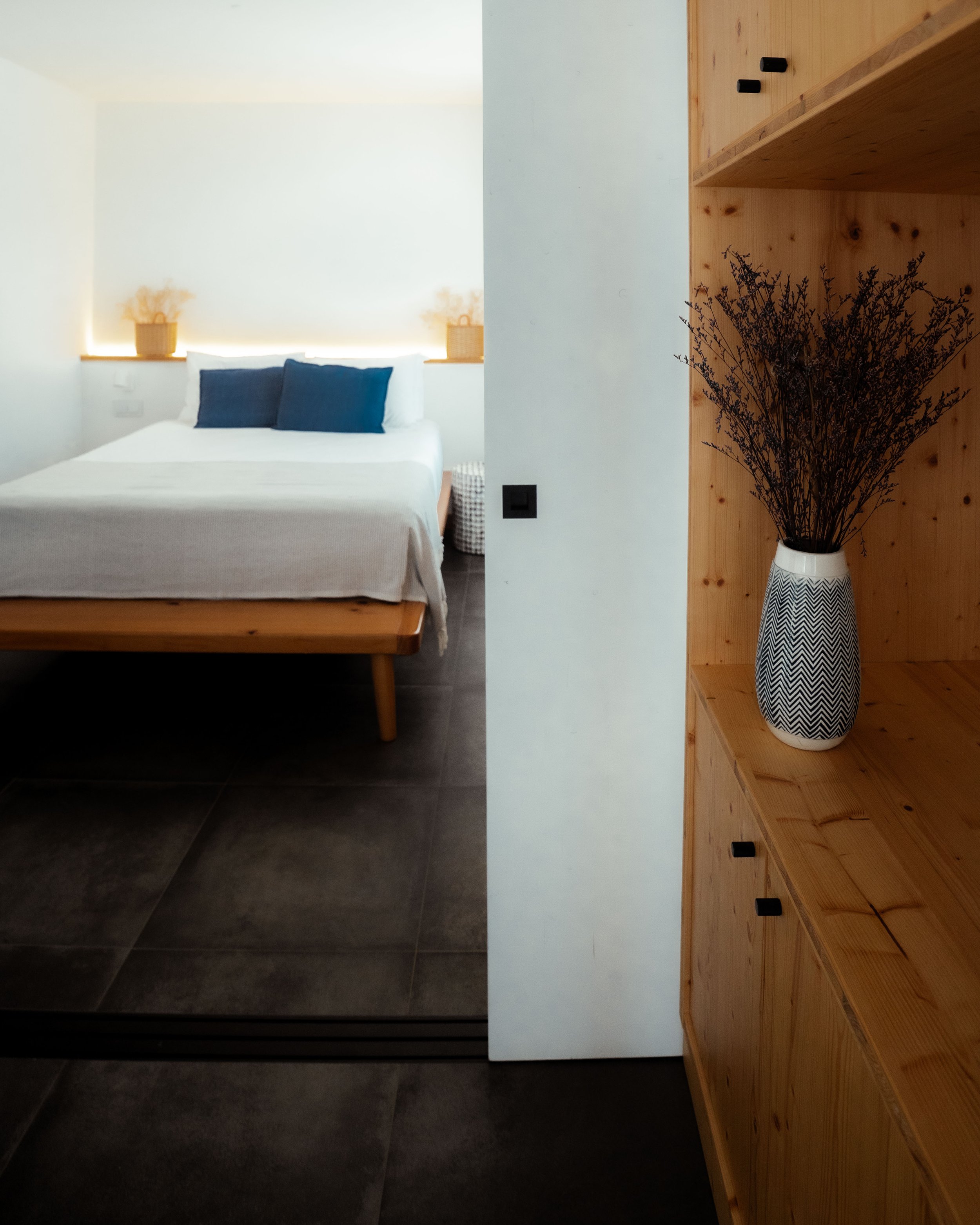 portugal-ericeira-prime-schlafzimmer-und-flur.jpg