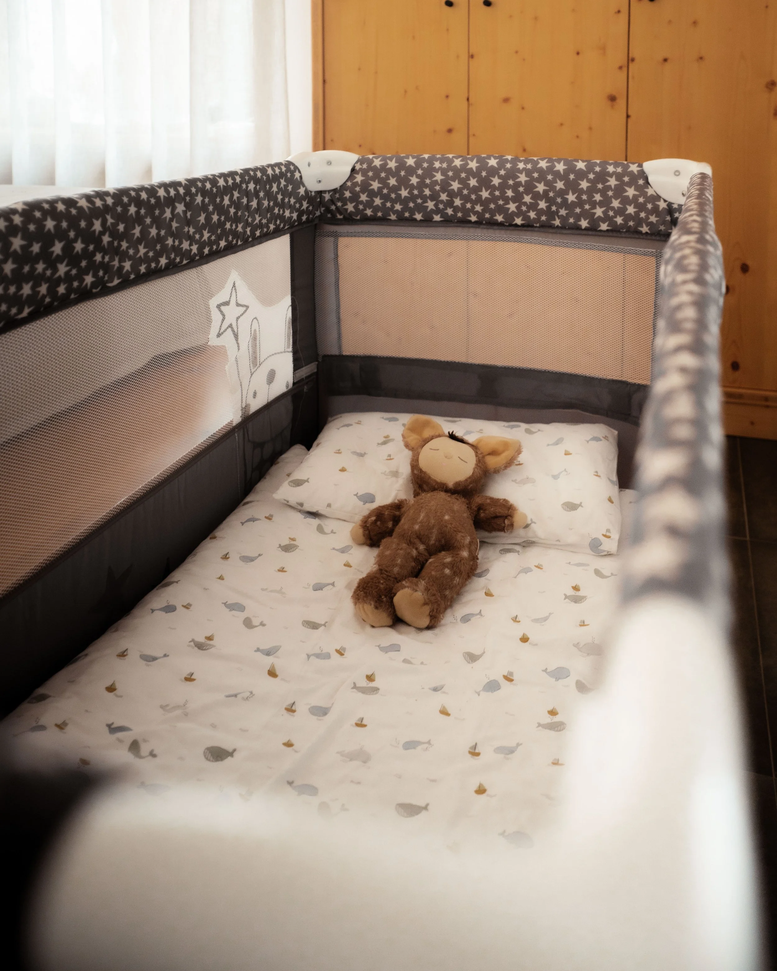 portugal-ericeira-prime-babybett-mit-kuscheltier.jpg