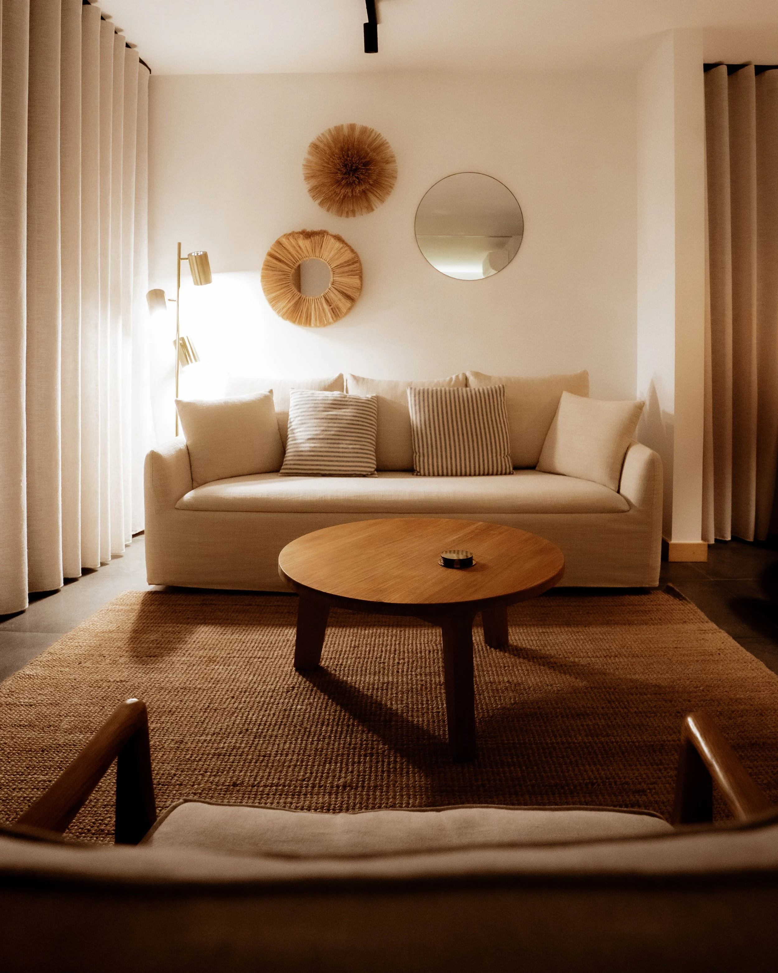 portugal-ericeira-prime-wohnzimmer-sofa-couchtisch.jpg