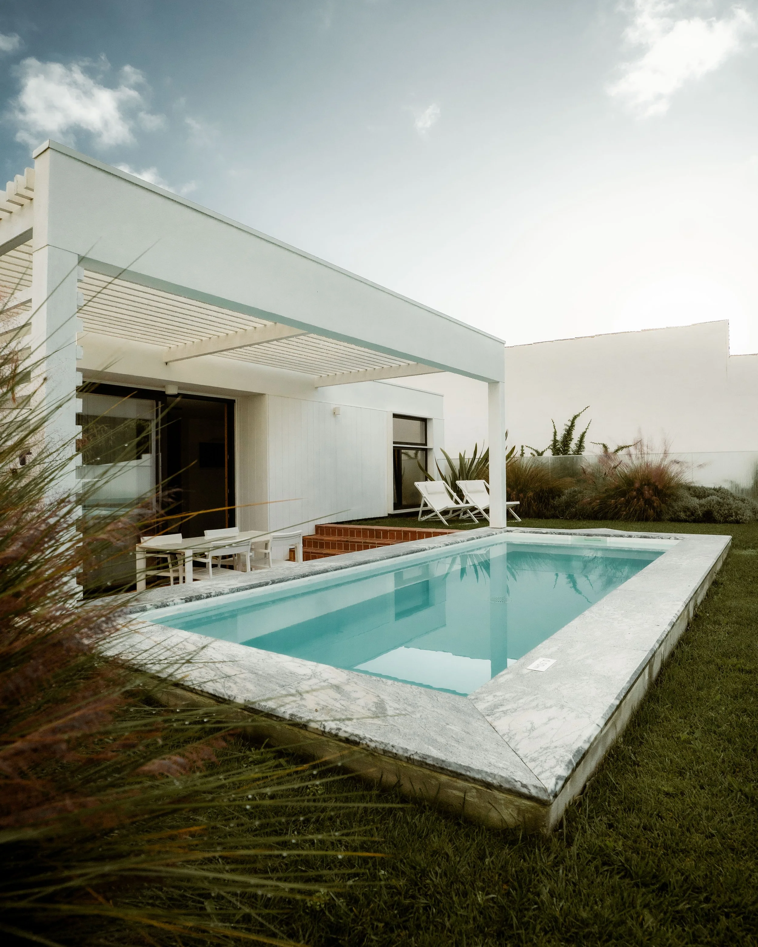 portugal-ericeira-prime-pool-im-sonnenlicht.jpg