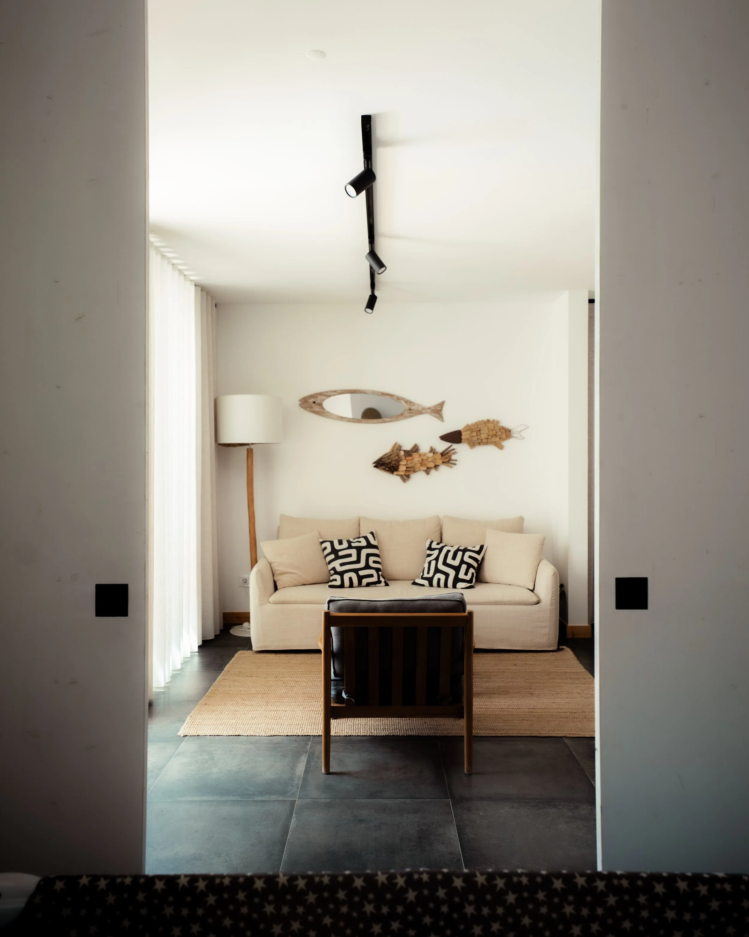 portugal-ericeira-prime-wohnzimmer-vom-eingang.jpg