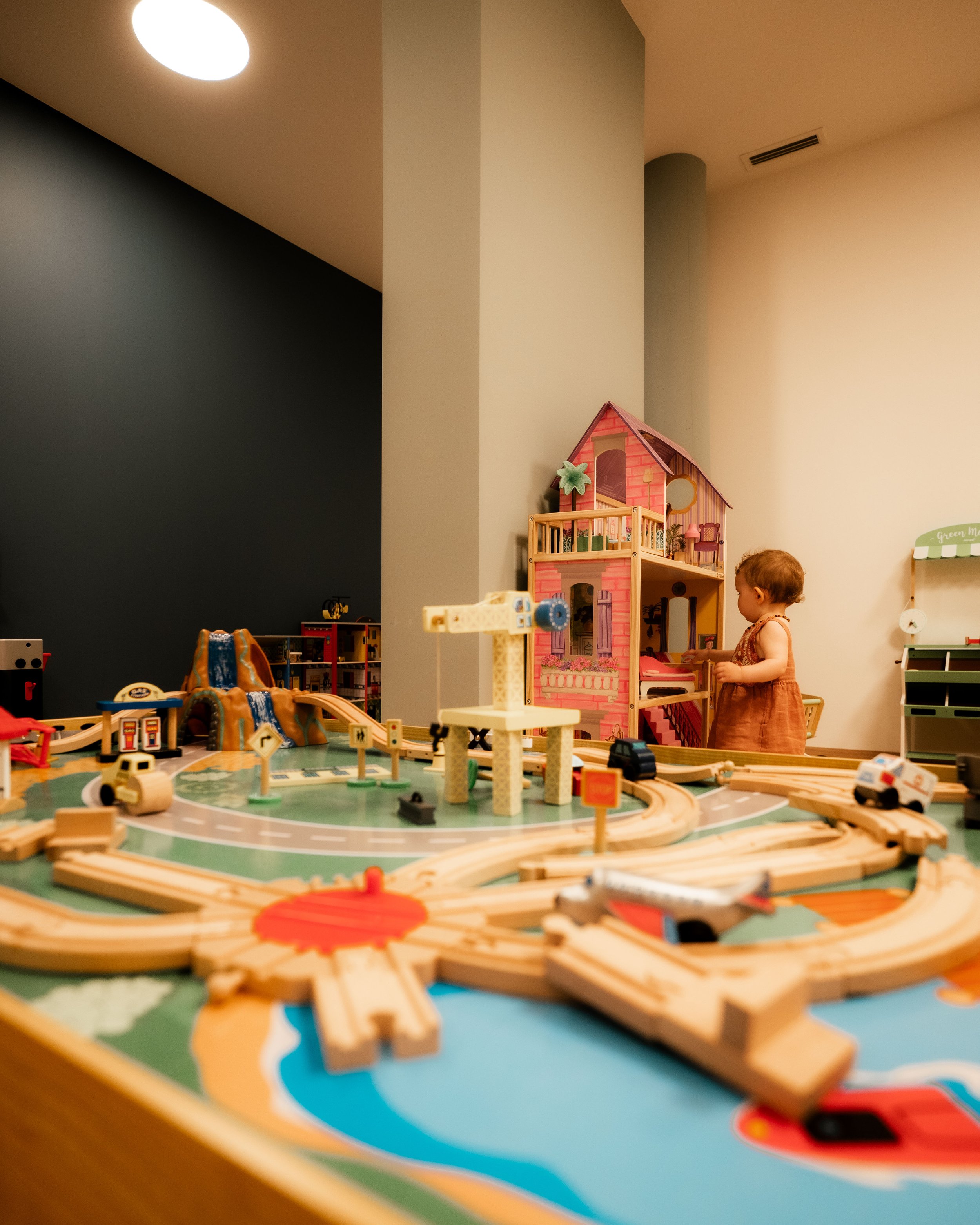 italien-gardea-soulfamily-resort-spielzimmer-mit-holzspielzeug.jpg