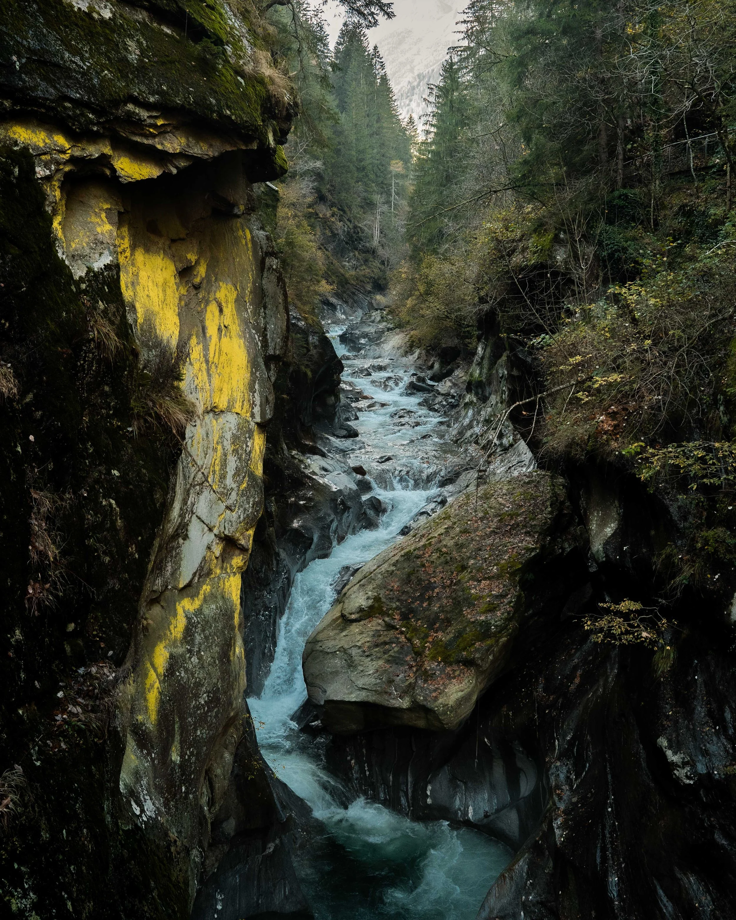 italien-bad-fallenbach-wasserfall-in-der-felsschlucht.jpg