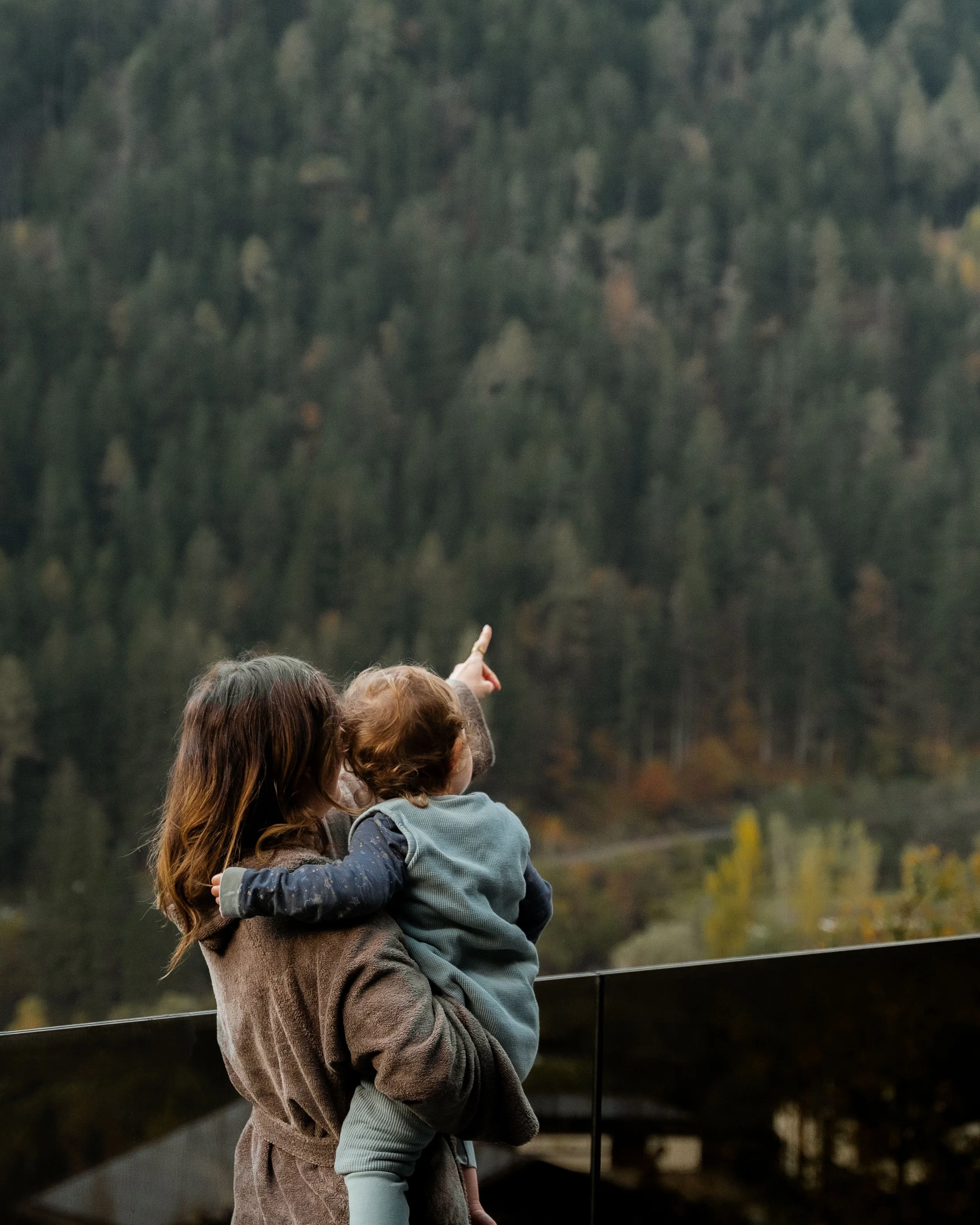 italien-bad-fallenbach-mutter-und-kind-mit-bergblick.jpg
