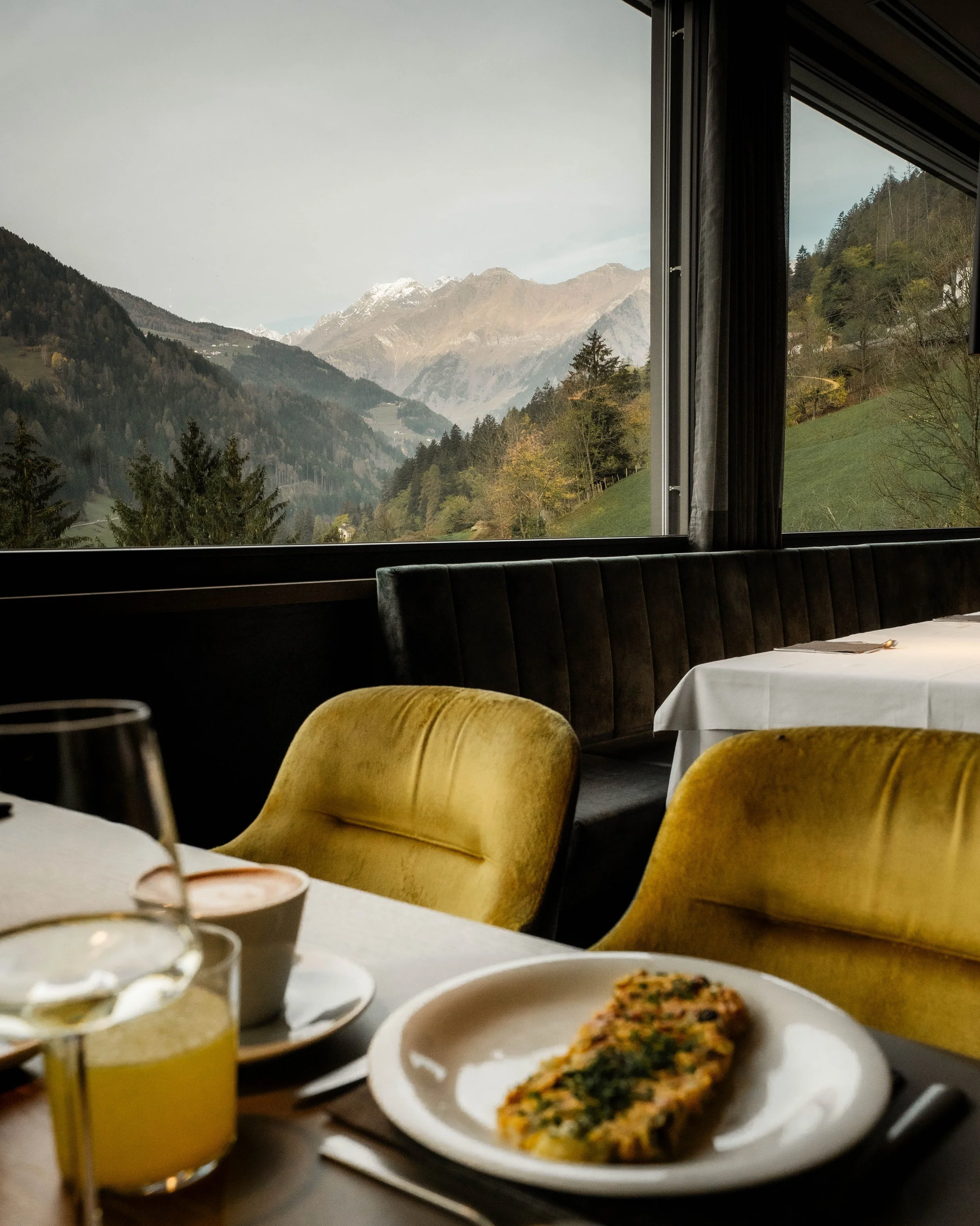 italien-bad-fallenbach-restaurant-mit-bergblick.jpg