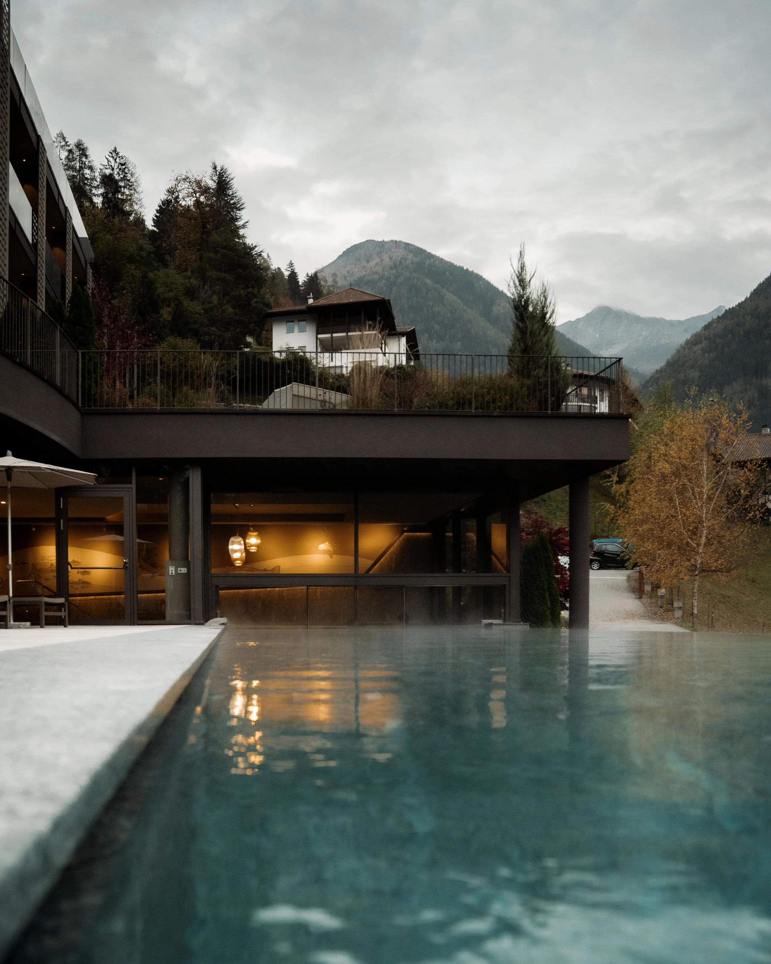 italien-bad-fallenbach-aussenpool-vor-dem-hotel.jpg
