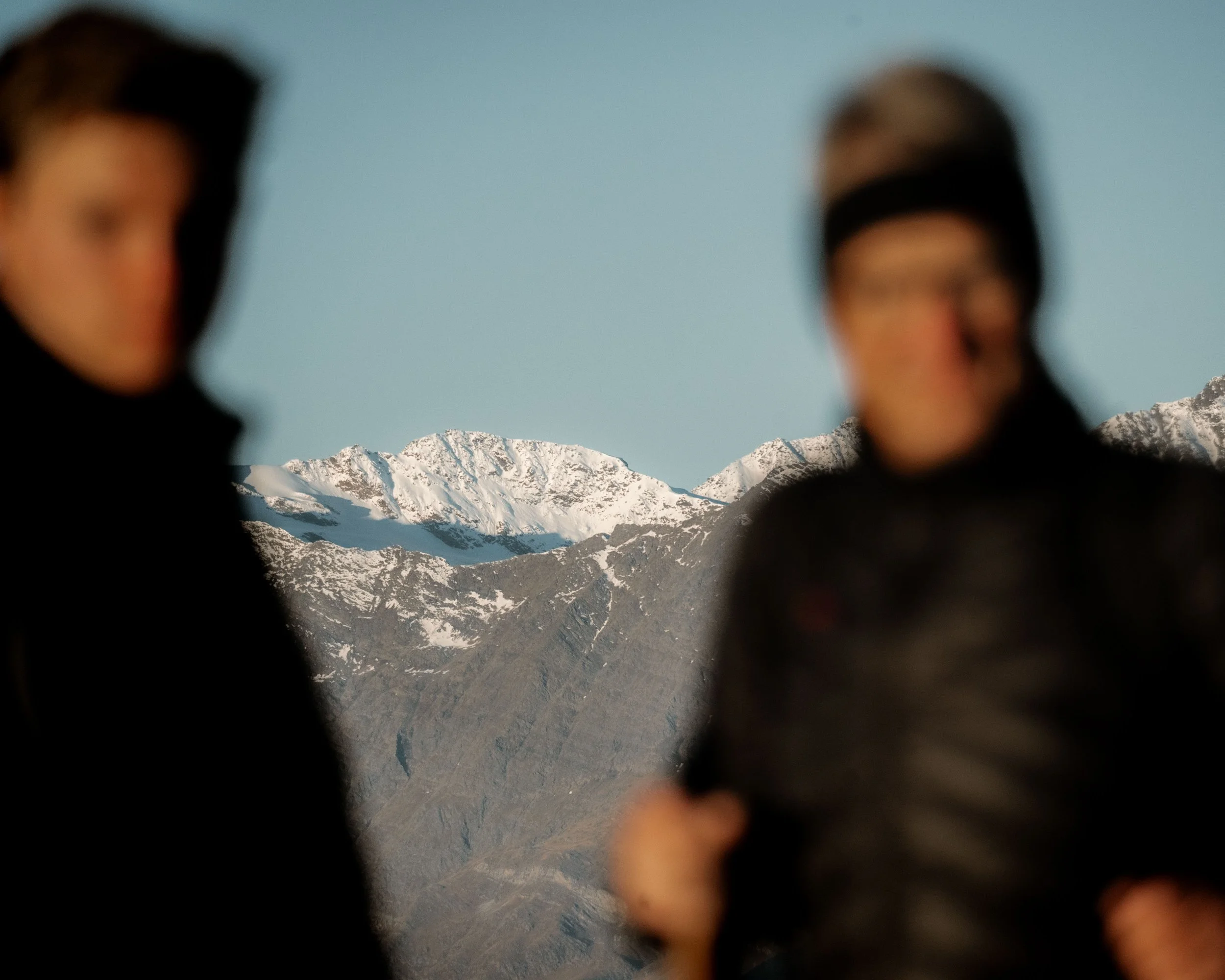 italien-bad-fallenbach-wanderer-vor-bergpanorama.jpg