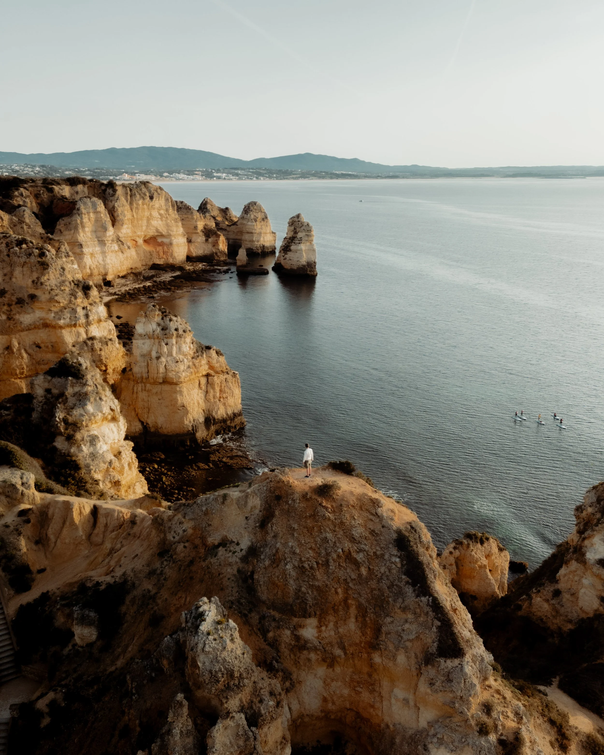 portugal-lagos-ponta-da-piedade-blick-auf-felsformationen.jpg