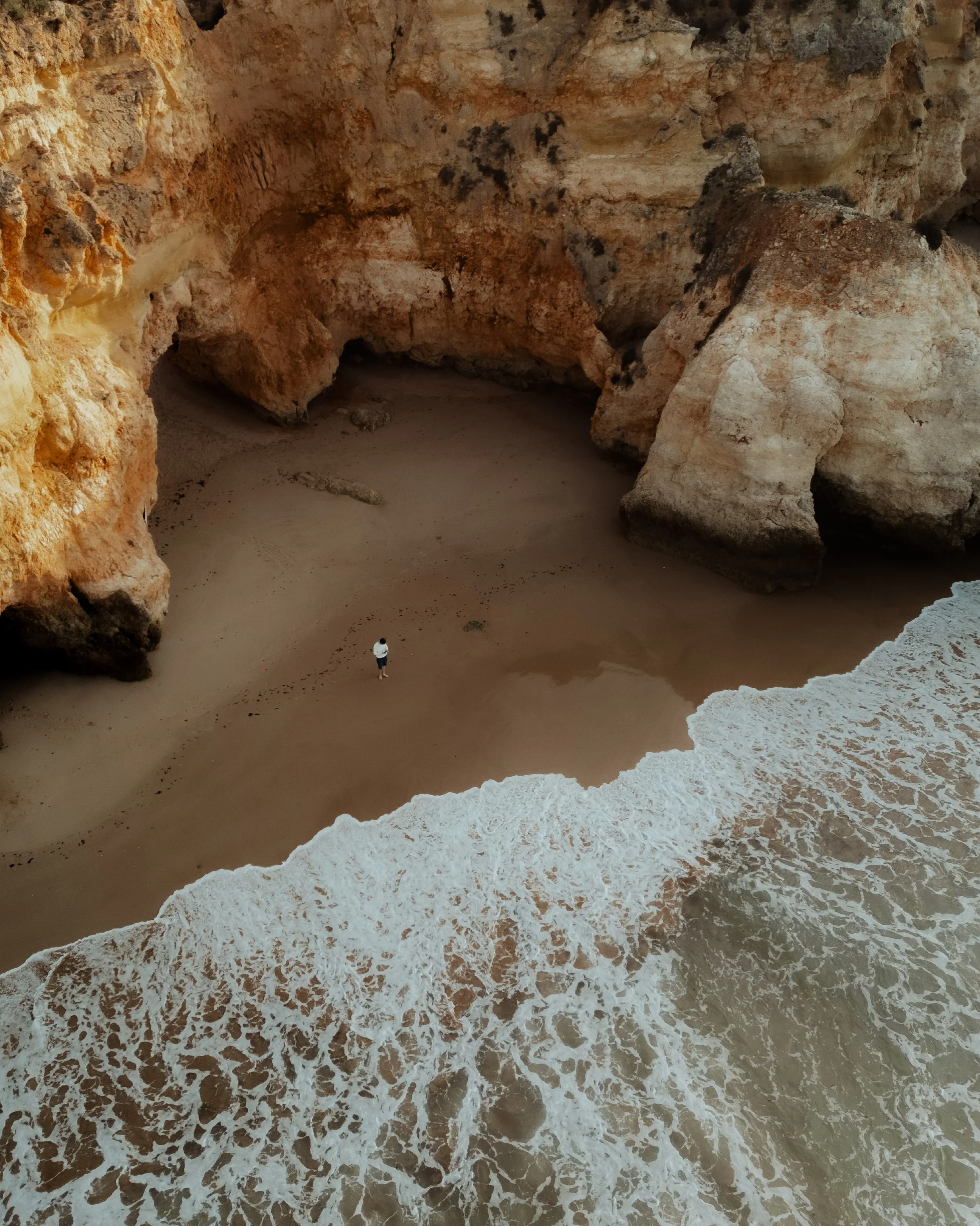 portugal-praia-dos-tres-irmaos-felsbucht-von-oben.jpg