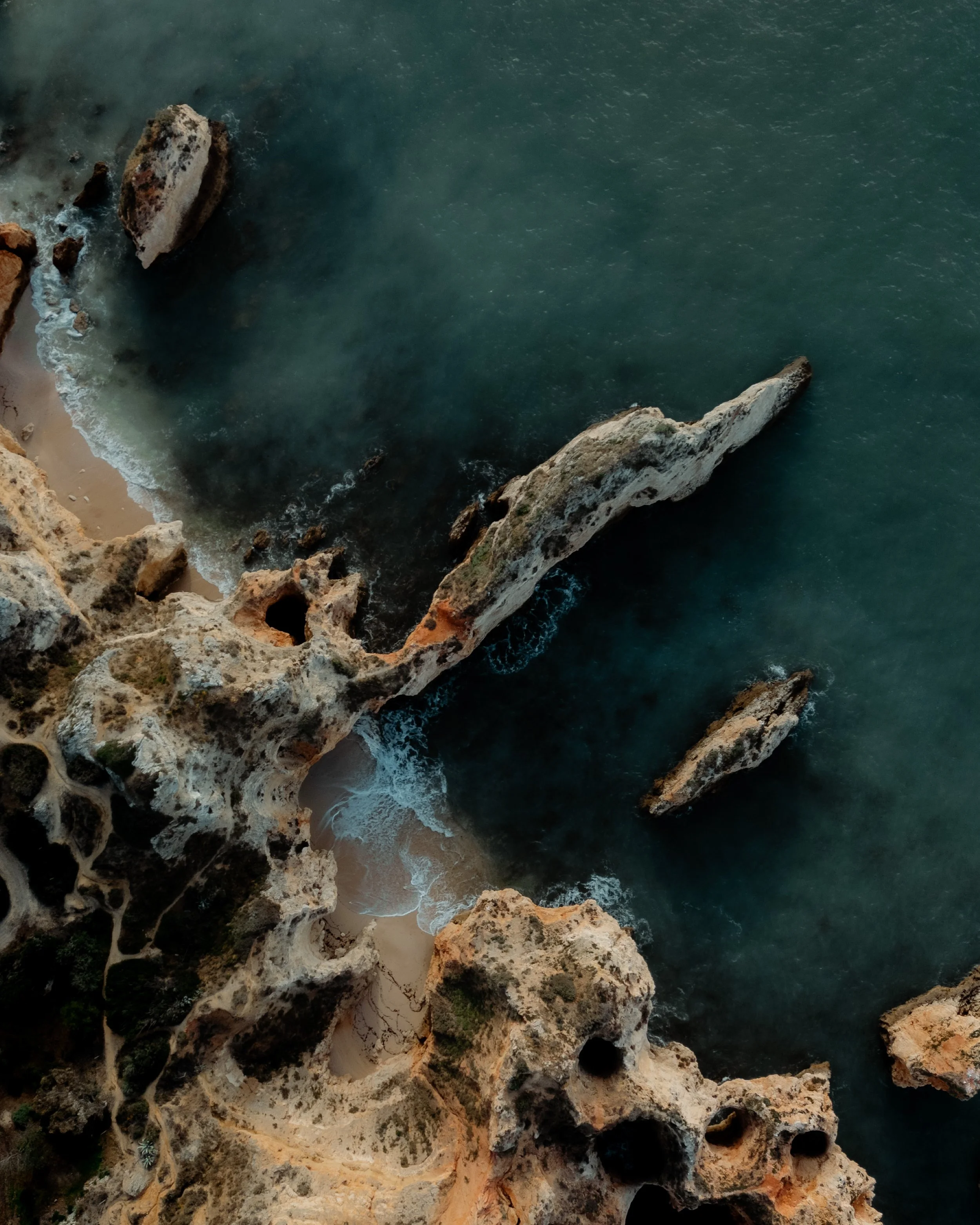 portugal-praia-dos-tres-irmaos-felskueste-luftaufnahme.jpg
