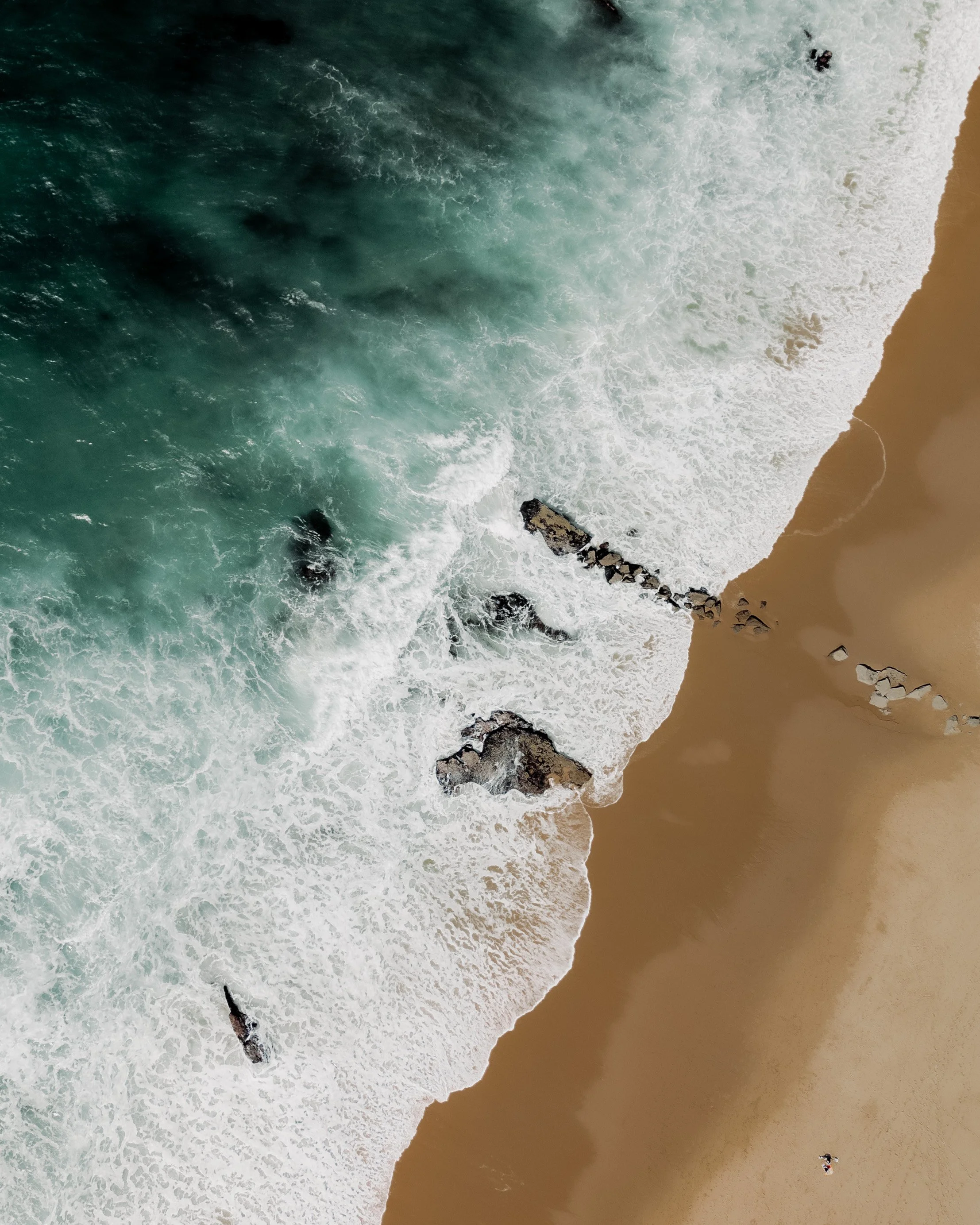 portugal-ericeira-strand-und-brandung-von-oben.jpg
