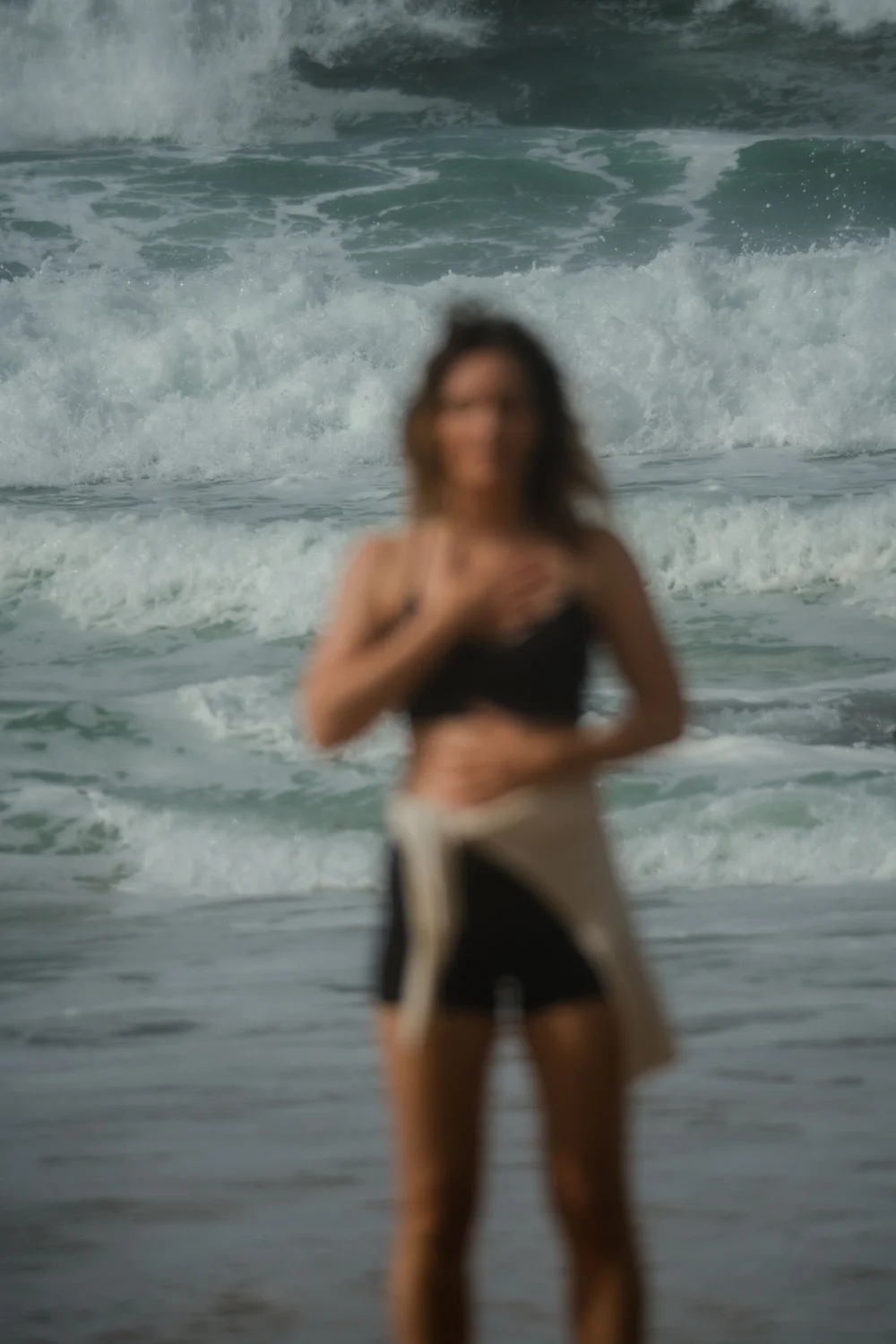 Atmosphärisches Porträt am Strand in Ericeira, Portugal