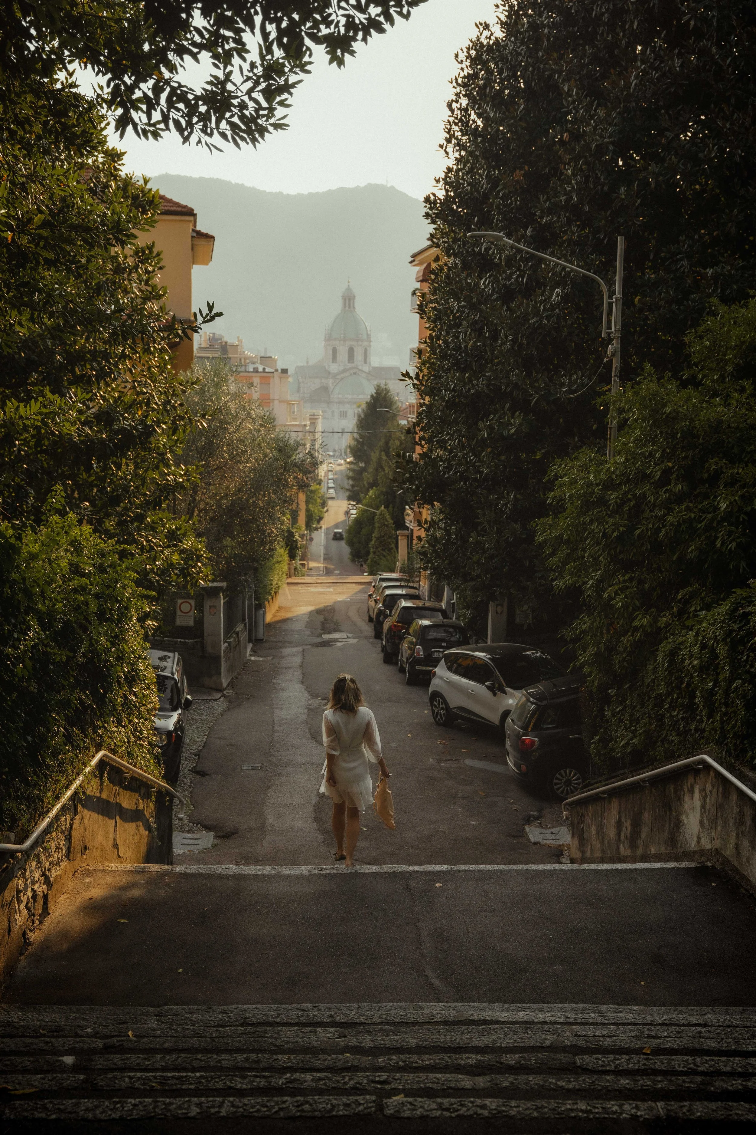 mediterrane-gasse-morgenlicht-como-italien-atmosphaere.jpg