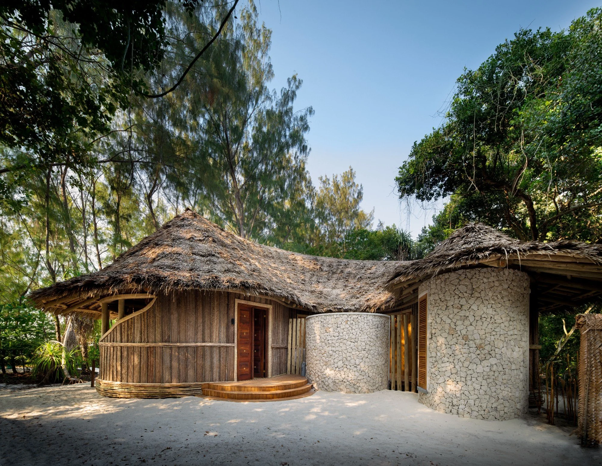 Zanzibar-Mnemba-Island-banda-exterior (1)_w2000.jpg