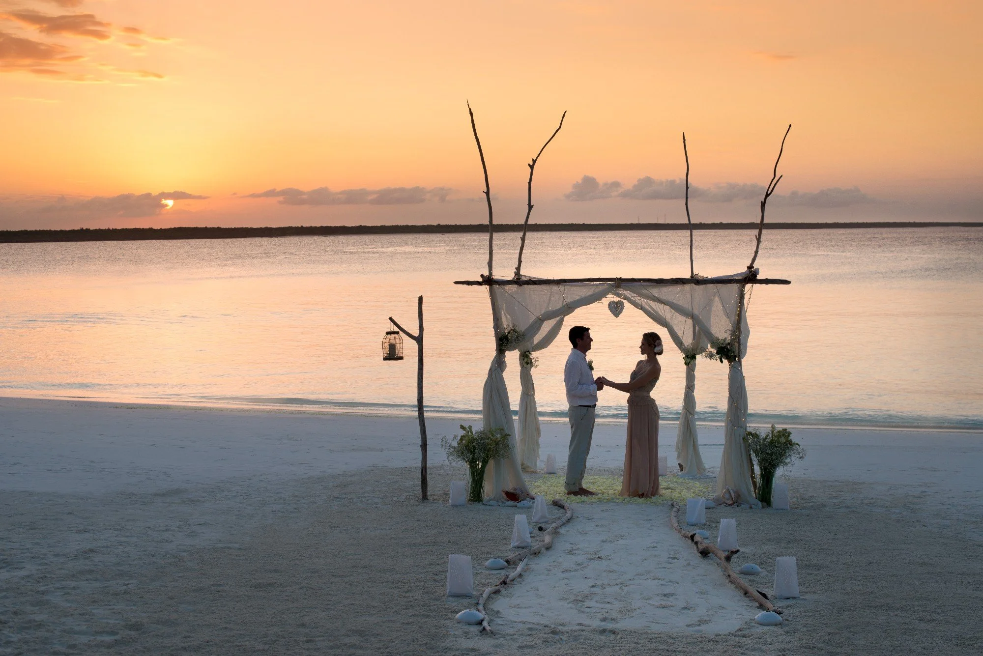 Zanzibar-Mnemba-island-Romance-wedding-8_w2000.jpg