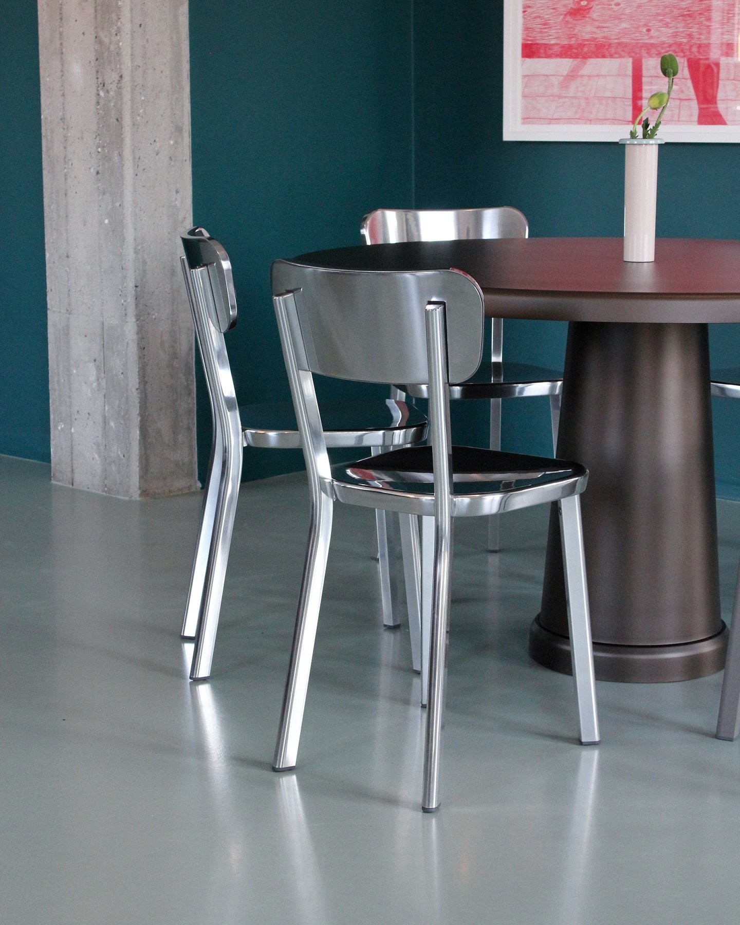 I vores showroom i Design District CPH finder du den ikoniske D&eacute;j&agrave;-vu stol, designet af Naoto Fukasawa for Magis, enkel, tidl&oslash;s og smuk.

Er du i byen i n&aelig;ste uge?

S&aring; kig forbi eller se flere Magis-m&oslash;bler hos 