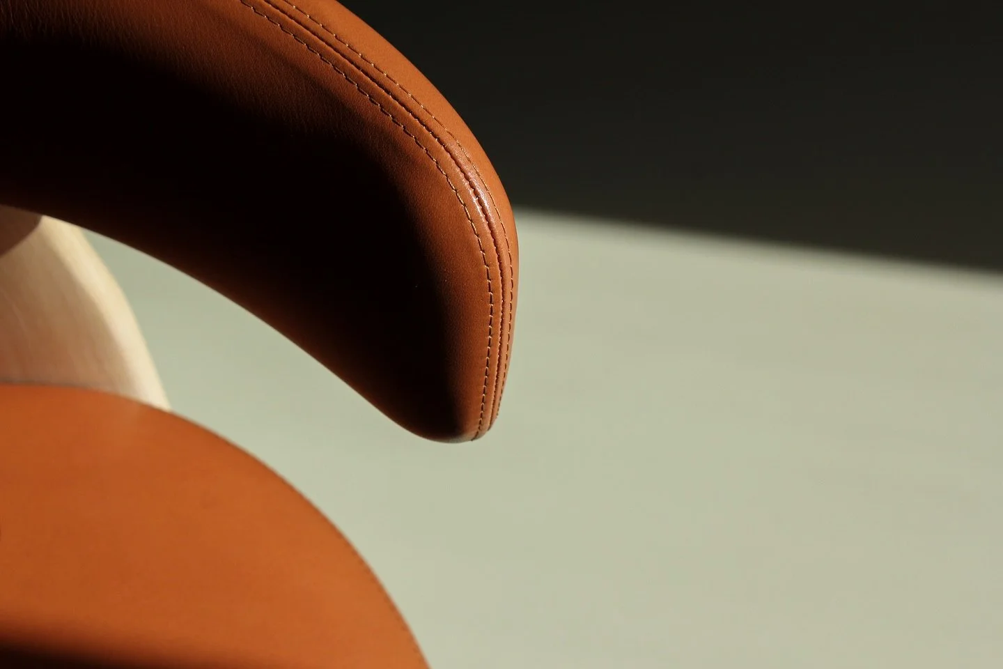 Oru Chair af Patricia Urquiola for Andreu World.
En stol, hvor detaljerne gør hele forskellen.
Se den i forskellige tekstiler og oplev, hvordan ét design kan få mange udtryk.
📍 Momentum Møbler showroom, Design District