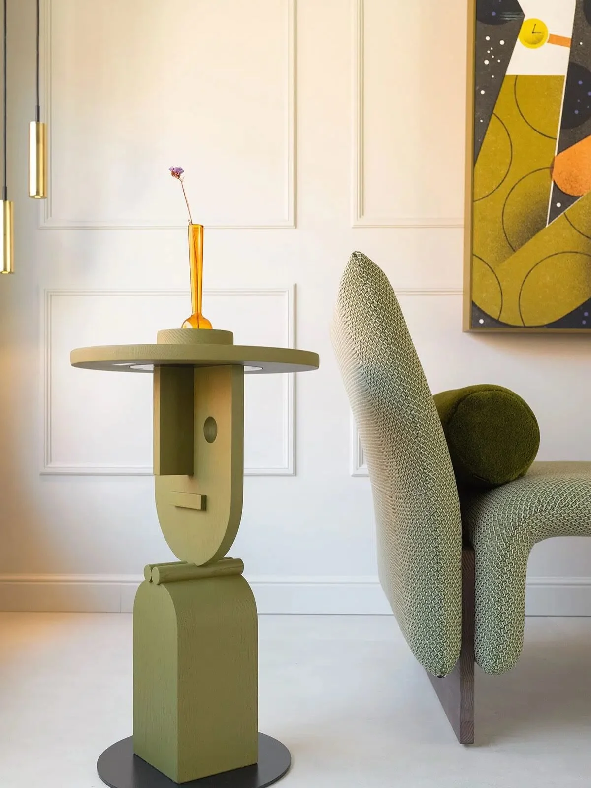 Et legende, skulpturelt touch til rummet. &lsquo;Faces&rsquo; af Nathan Yong for Sancal er skabt til at bryde med det forventede og tilf&oslash;re varme og karakter. Bordene i egetr&aelig; skaber liv og kreativitet til ethvert rum - og skifter udtryk