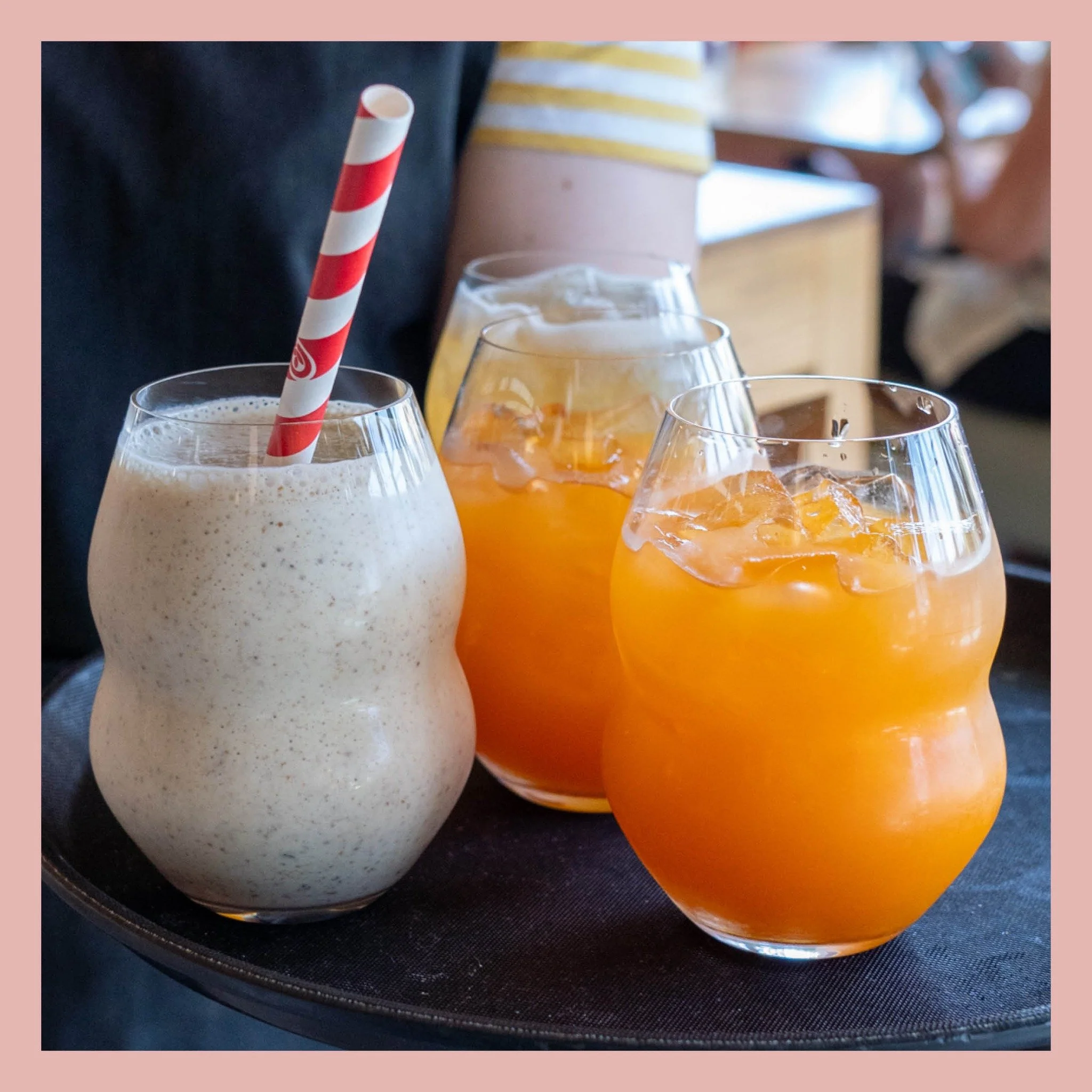 Bright, fresh, and full of goodness 🥕🍓
#housemade #freshjuice #wep #monicaseatery