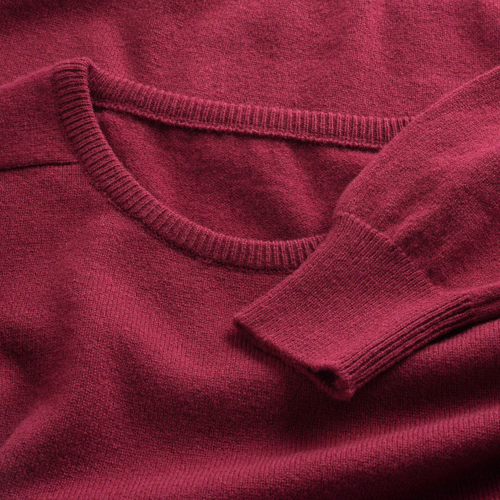 Fox-Brothers-08-08-22_Red - Lambswool crew neck jumper William Lockie_222.jpg